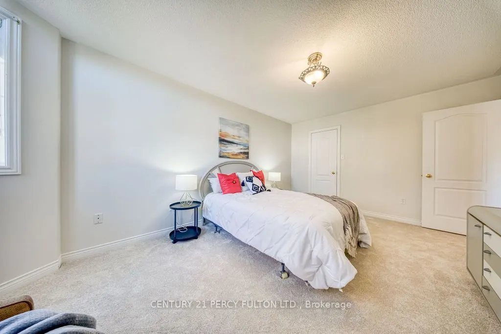26 Root Crescent
