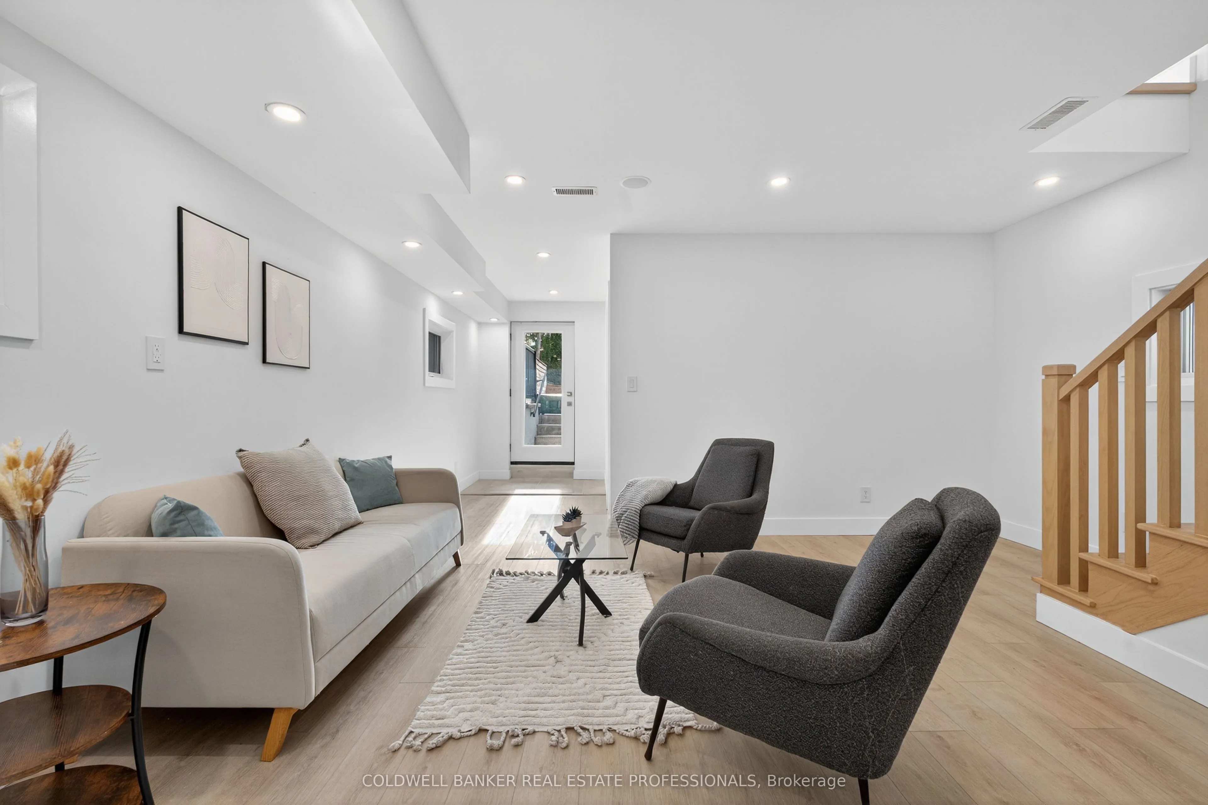 223 Queensdale Avenue