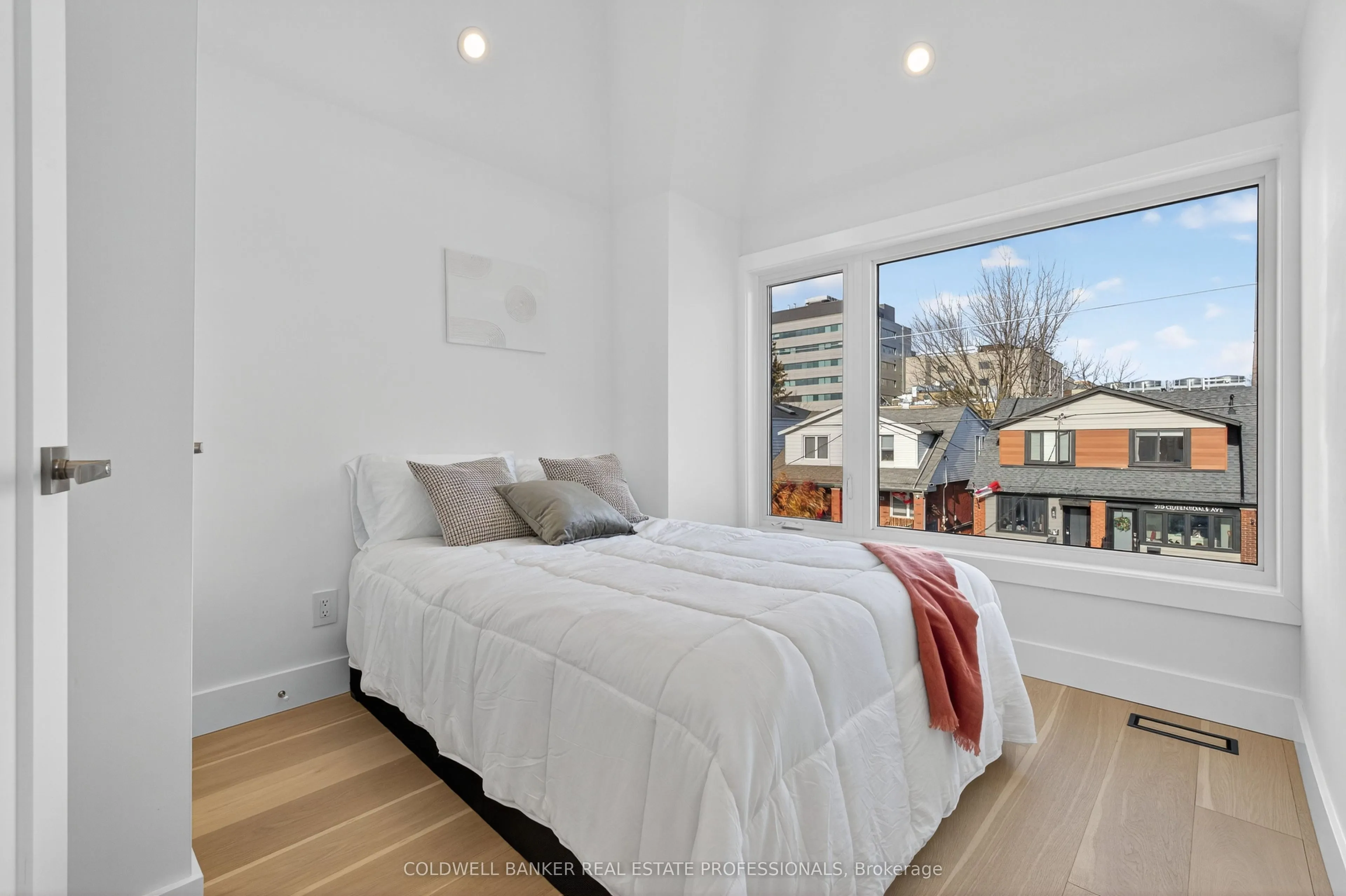223 Queensdale Avenue