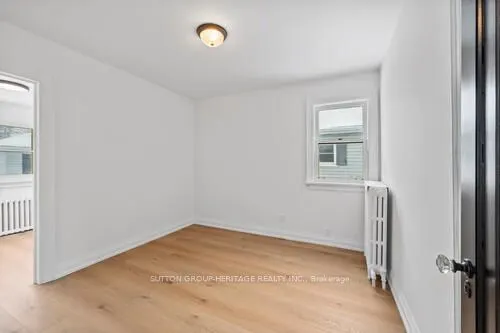 860 Simcoe Street N