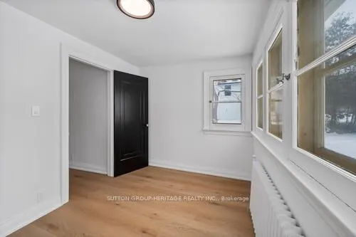 860 Simcoe Street N
