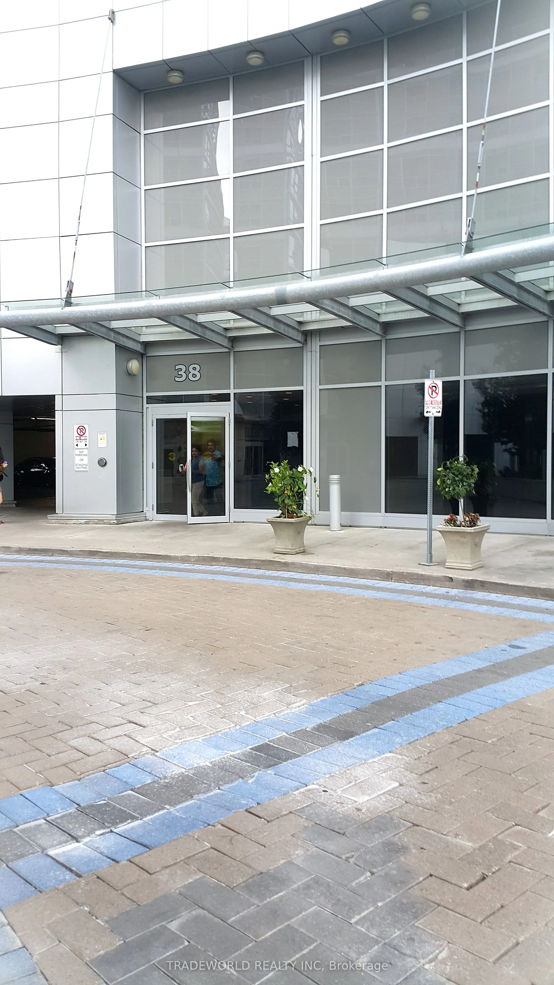38 Lee Centre Drive #1610