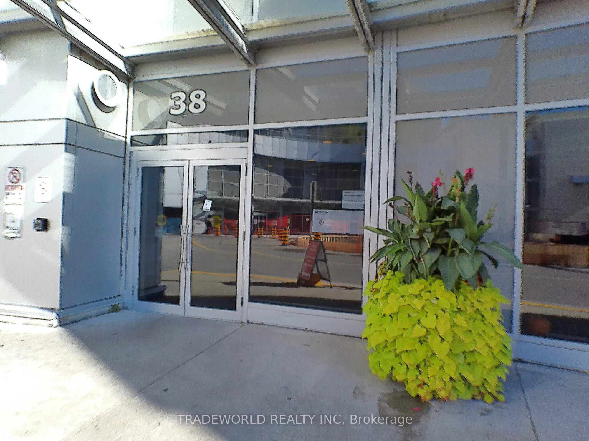 38 Lee Centre Drive #1610
