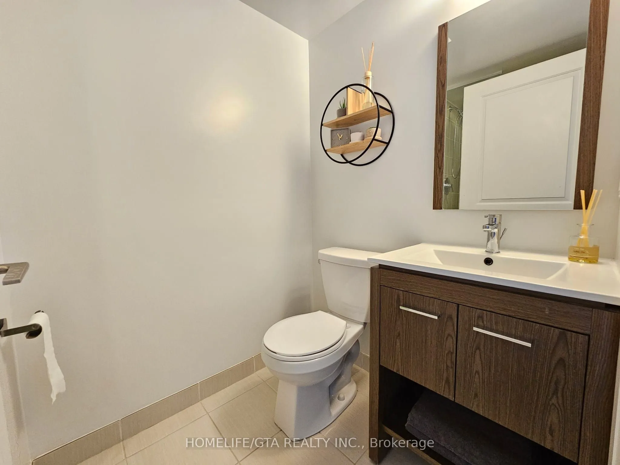 30 Meadowglen Place #202