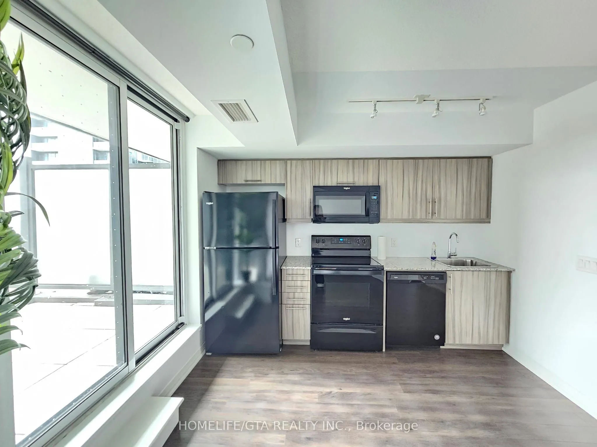 30 Meadowglen Place #202