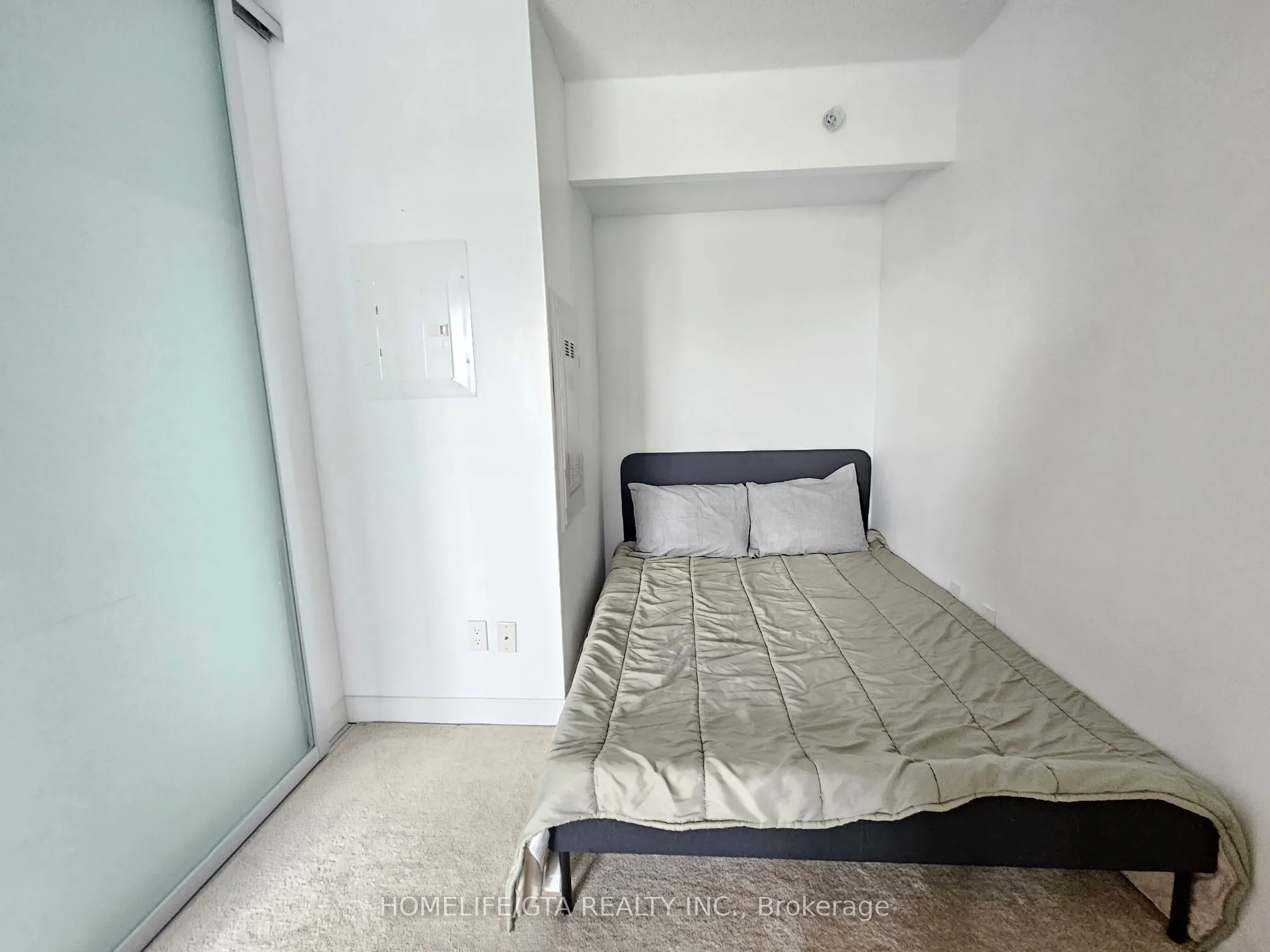 30 Meadowglen Place #202