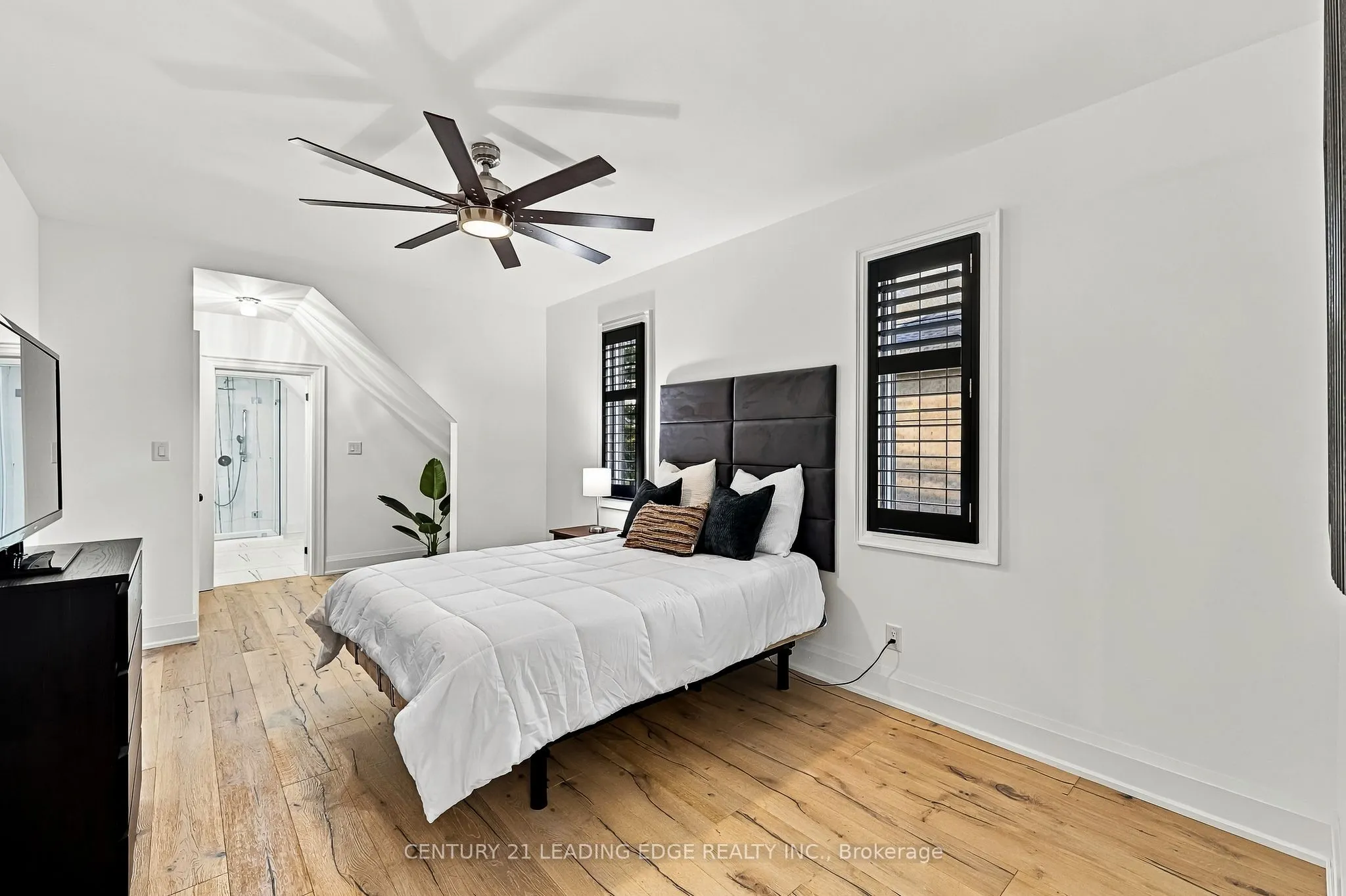 134 Front Street E