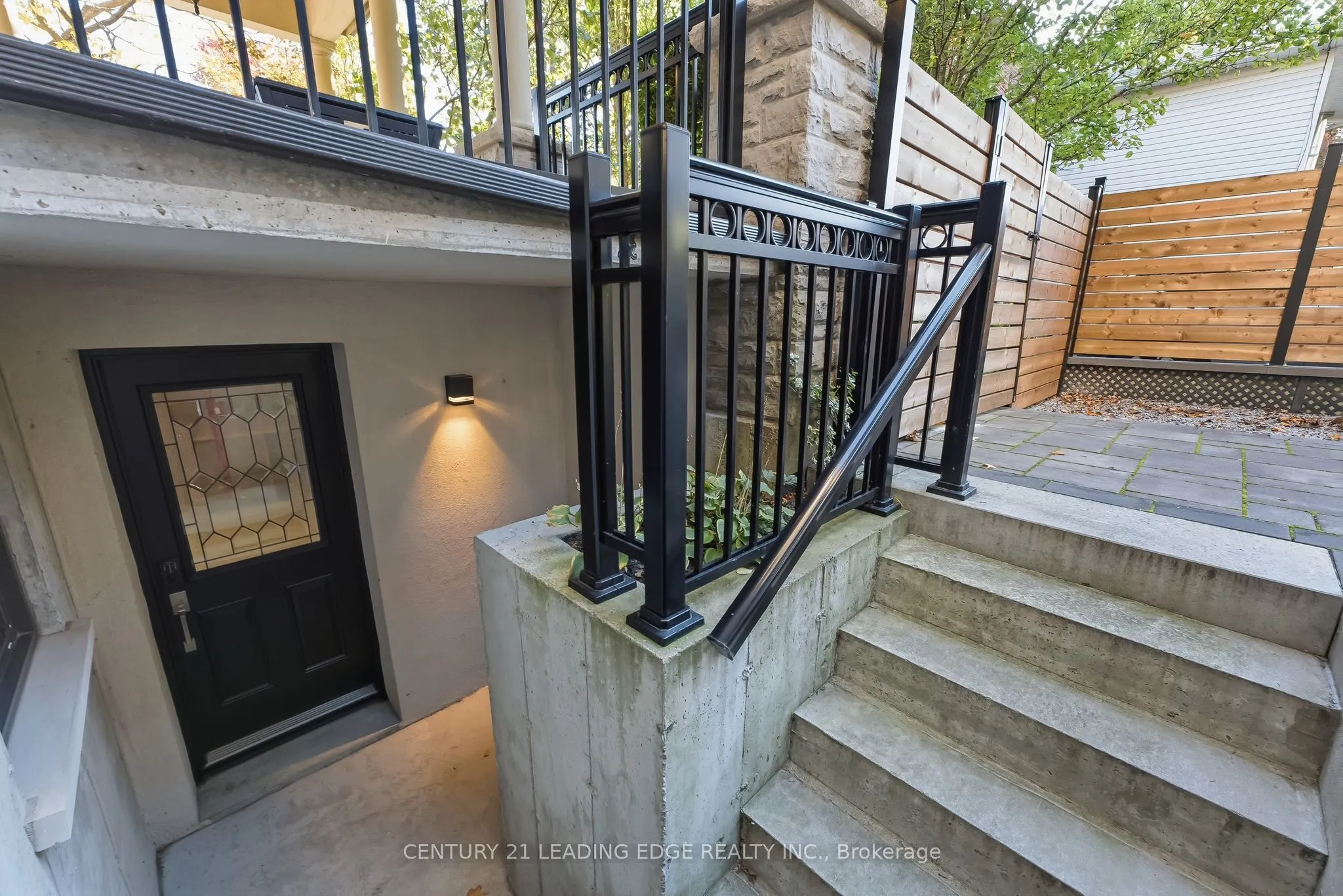 134 Front Street E