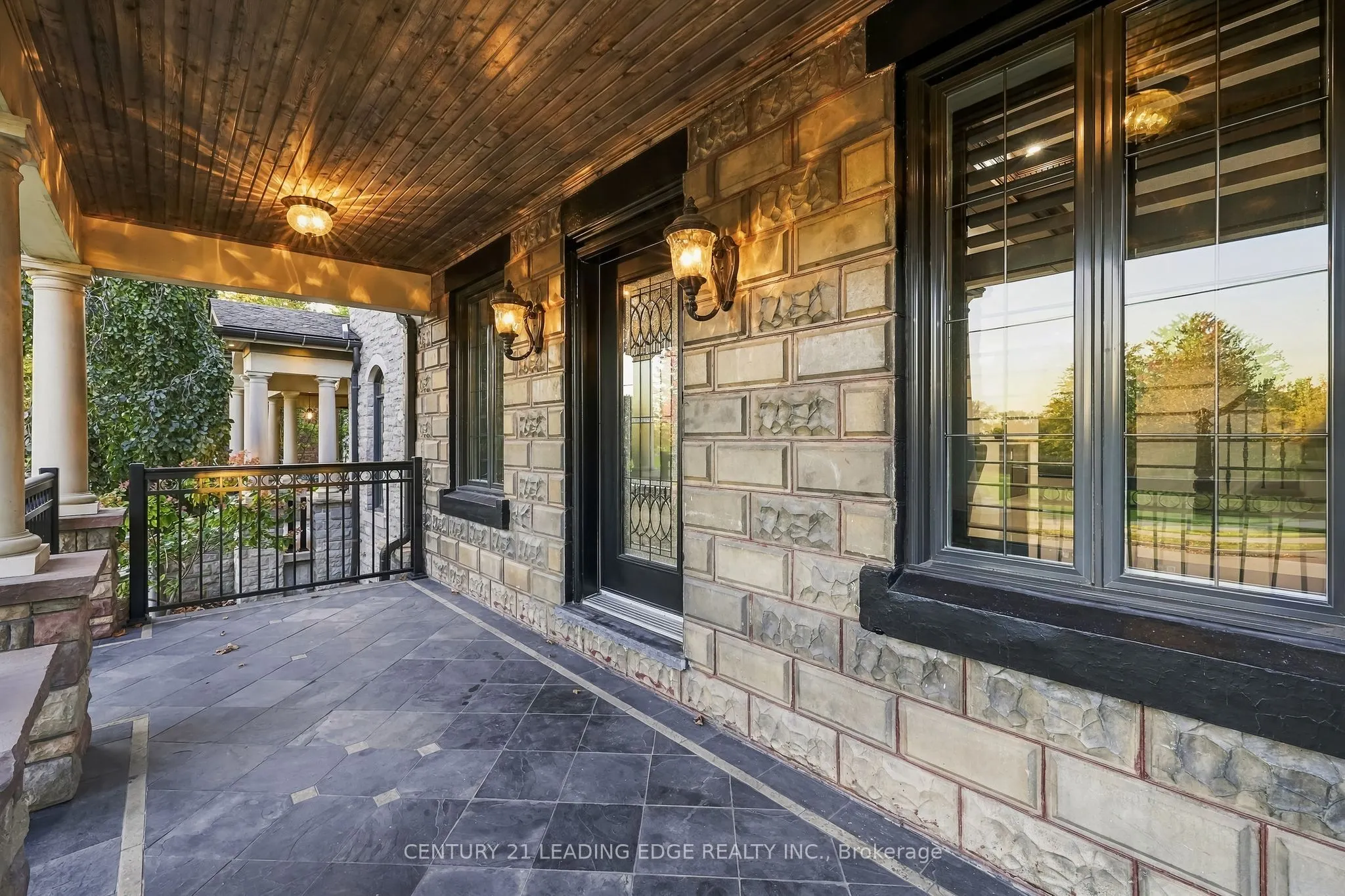 134 Front Street E