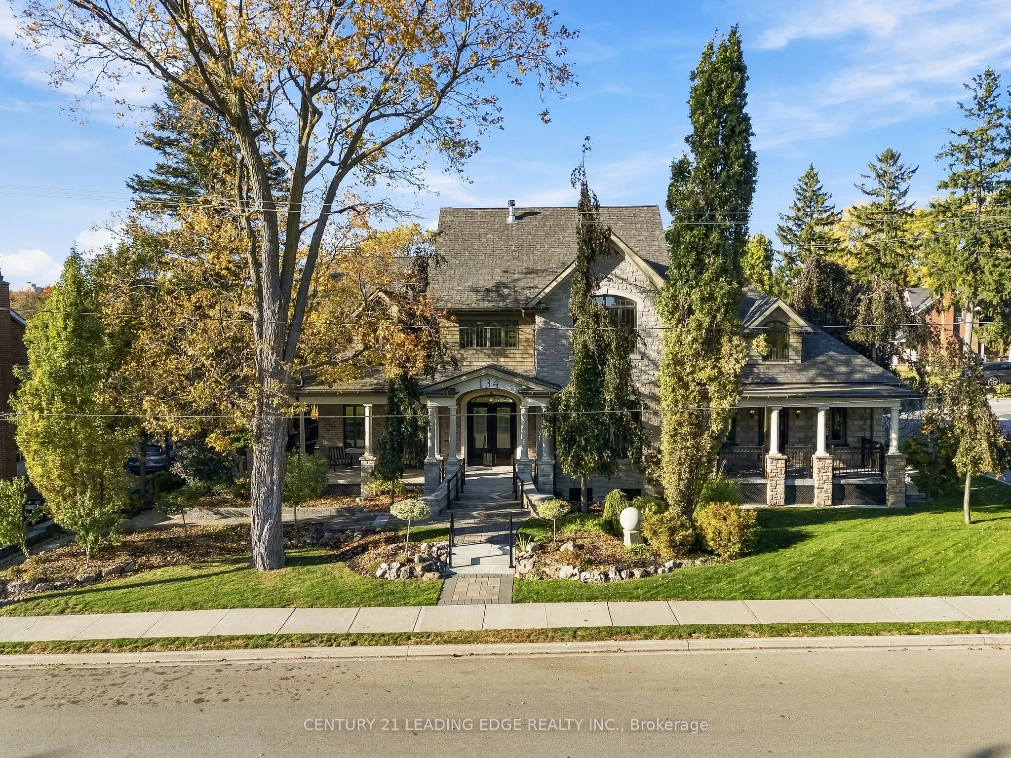 134 Front Street E