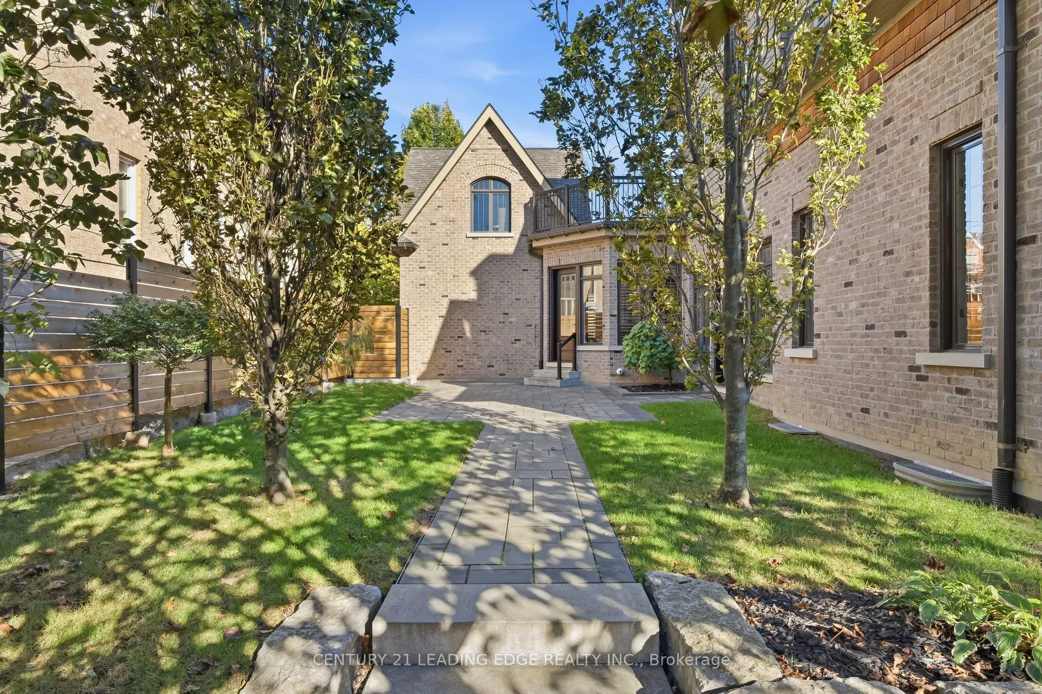 134 Front Street E