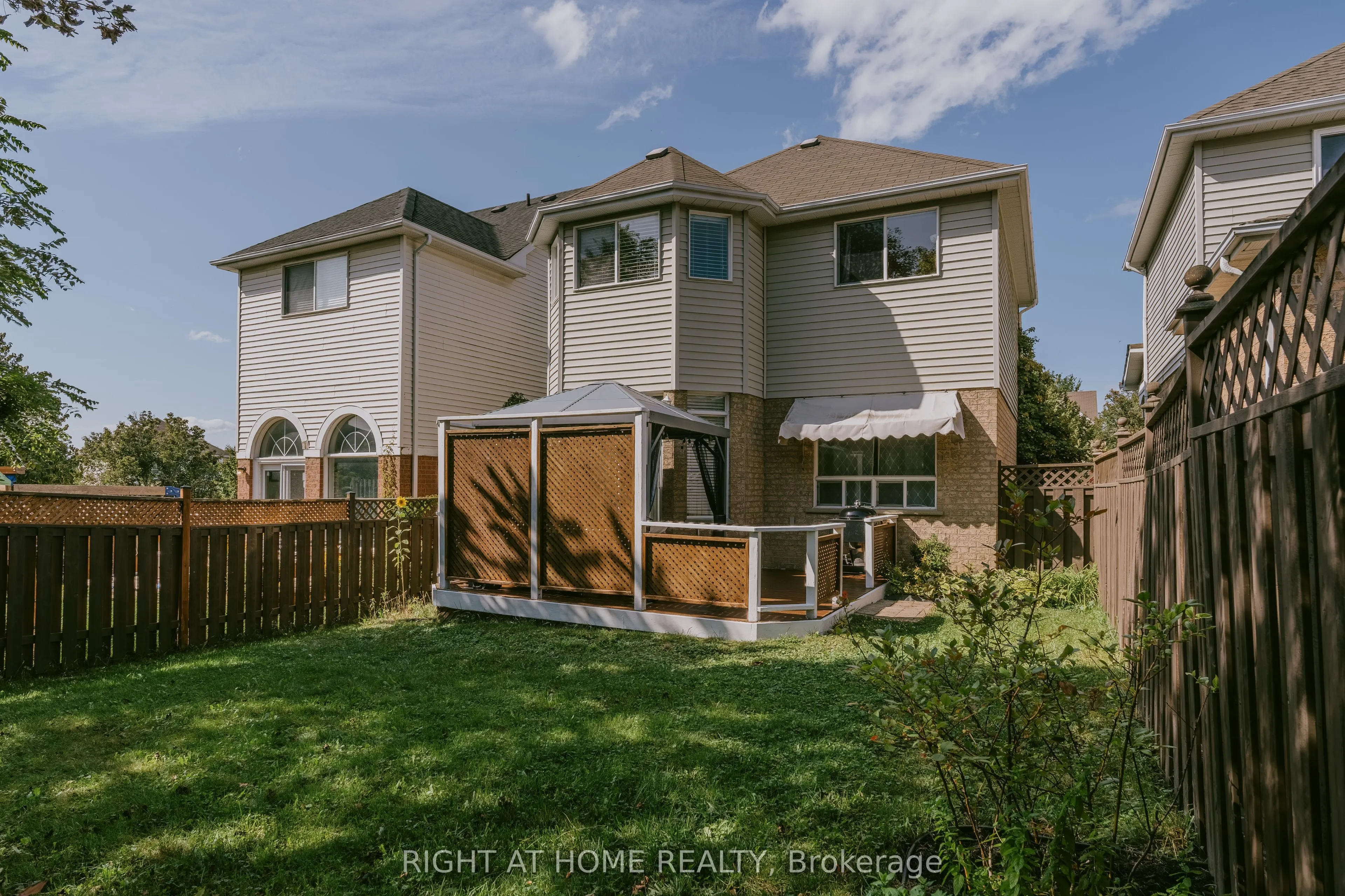 1014 Summitview Crescent
