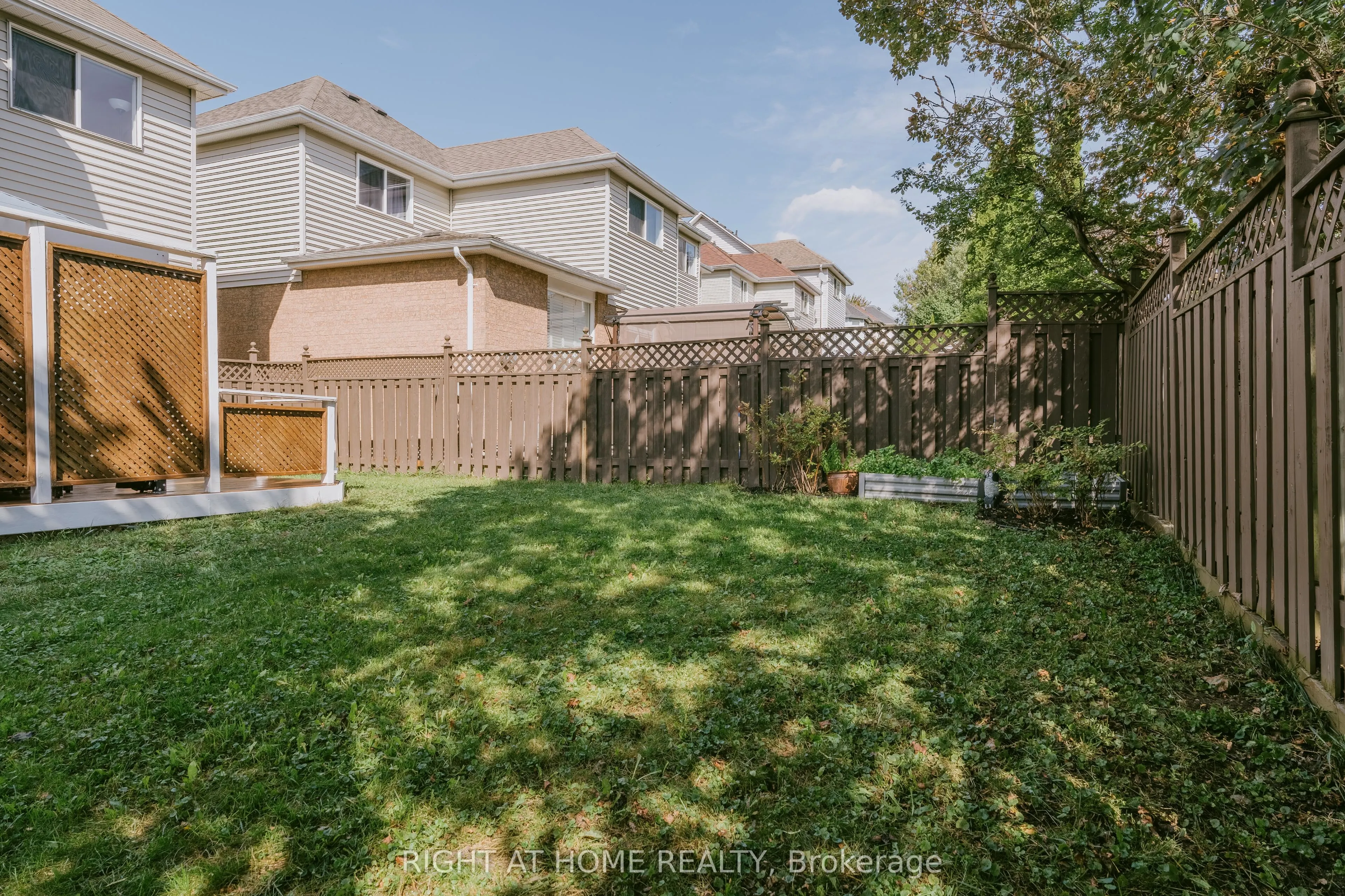 1014 Summitview Crescent