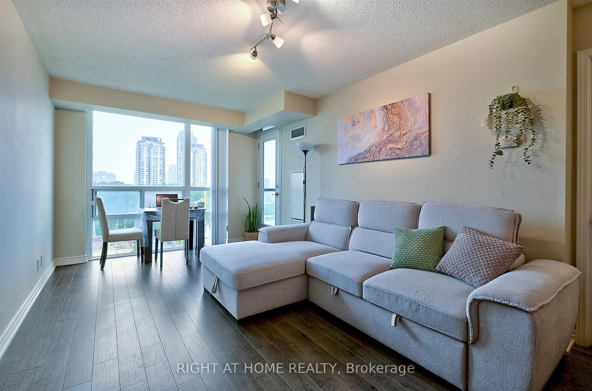 68 Grangeway Avenue #1612