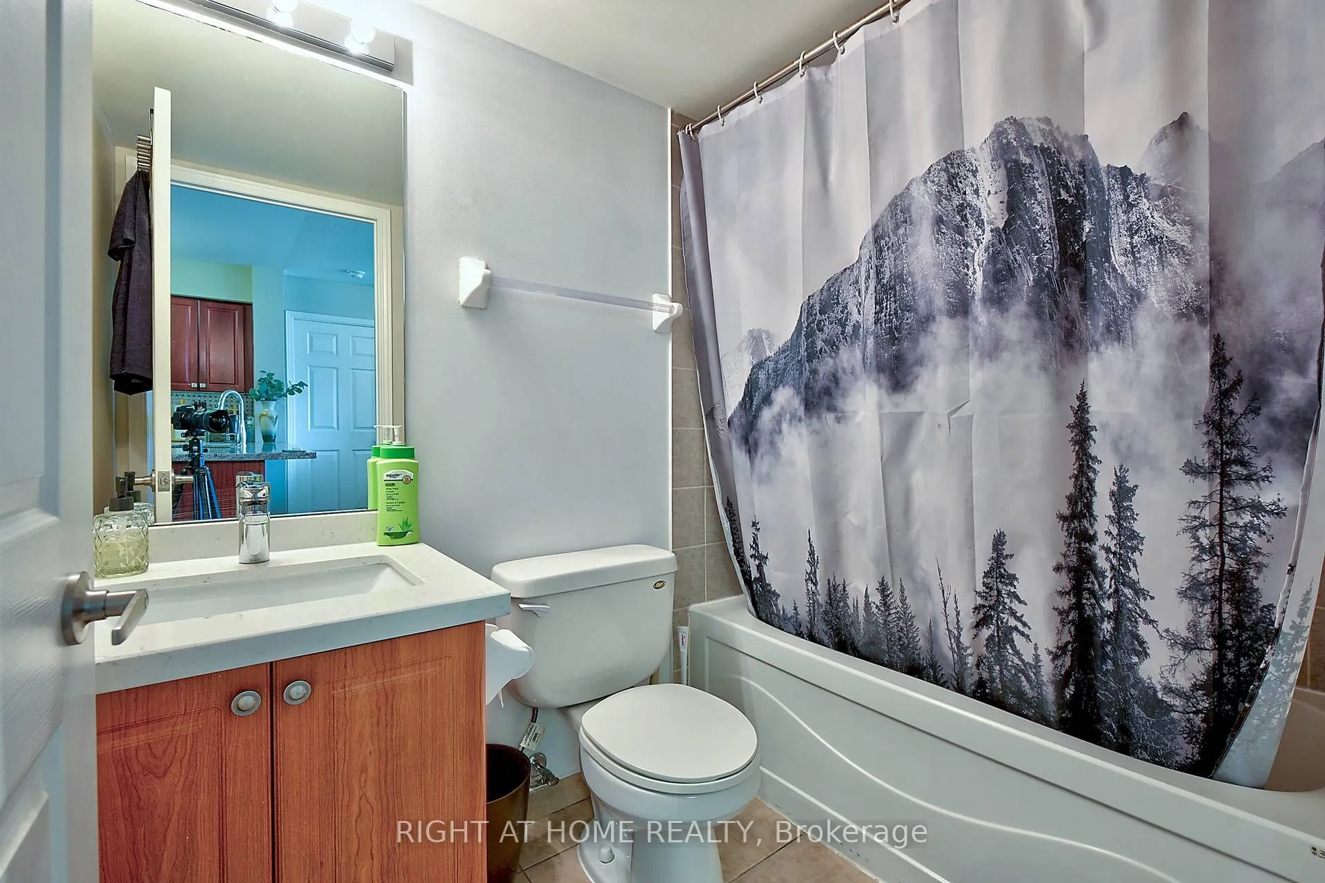 68 Grangeway Avenue #1612