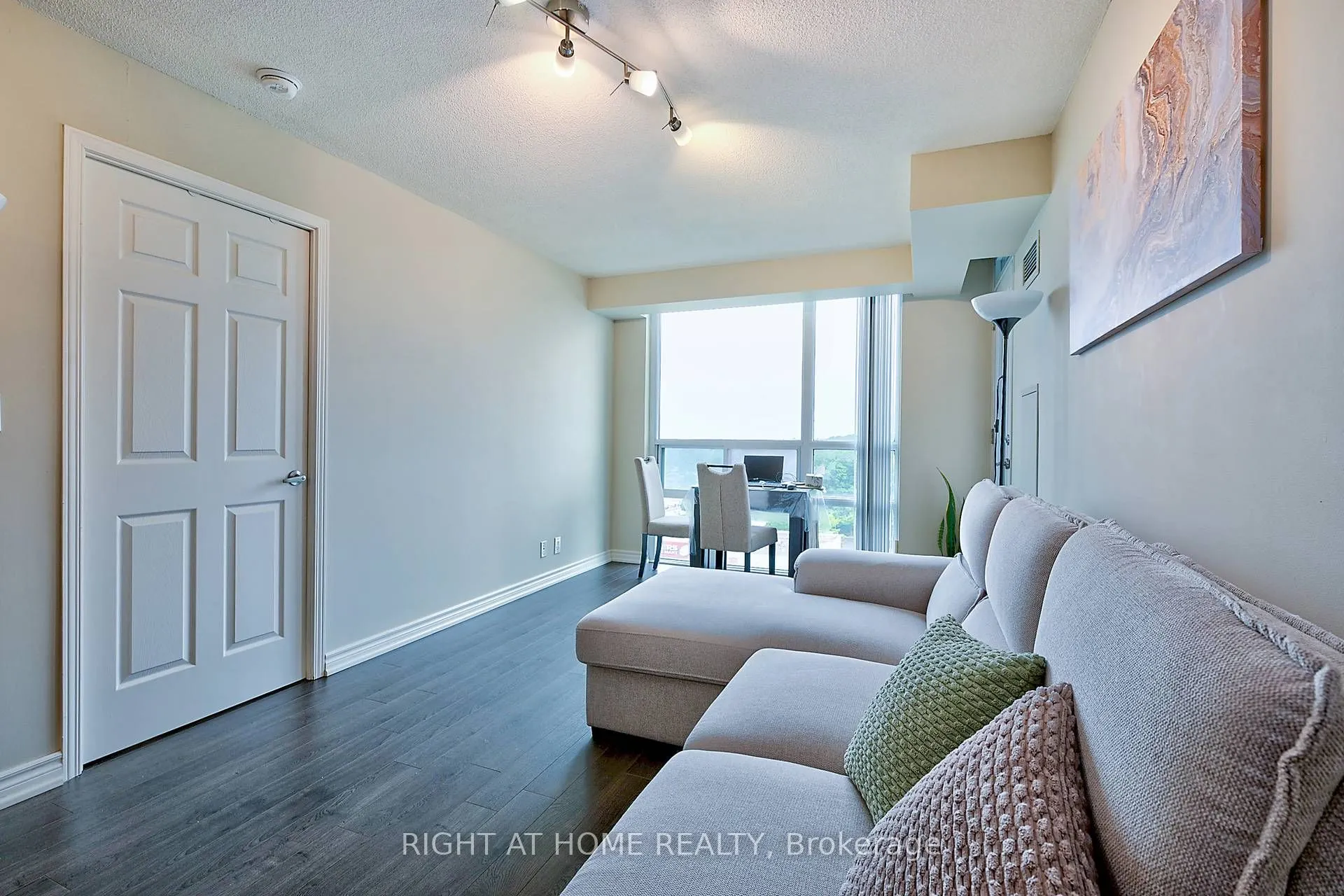 68 Grangeway Avenue #1612