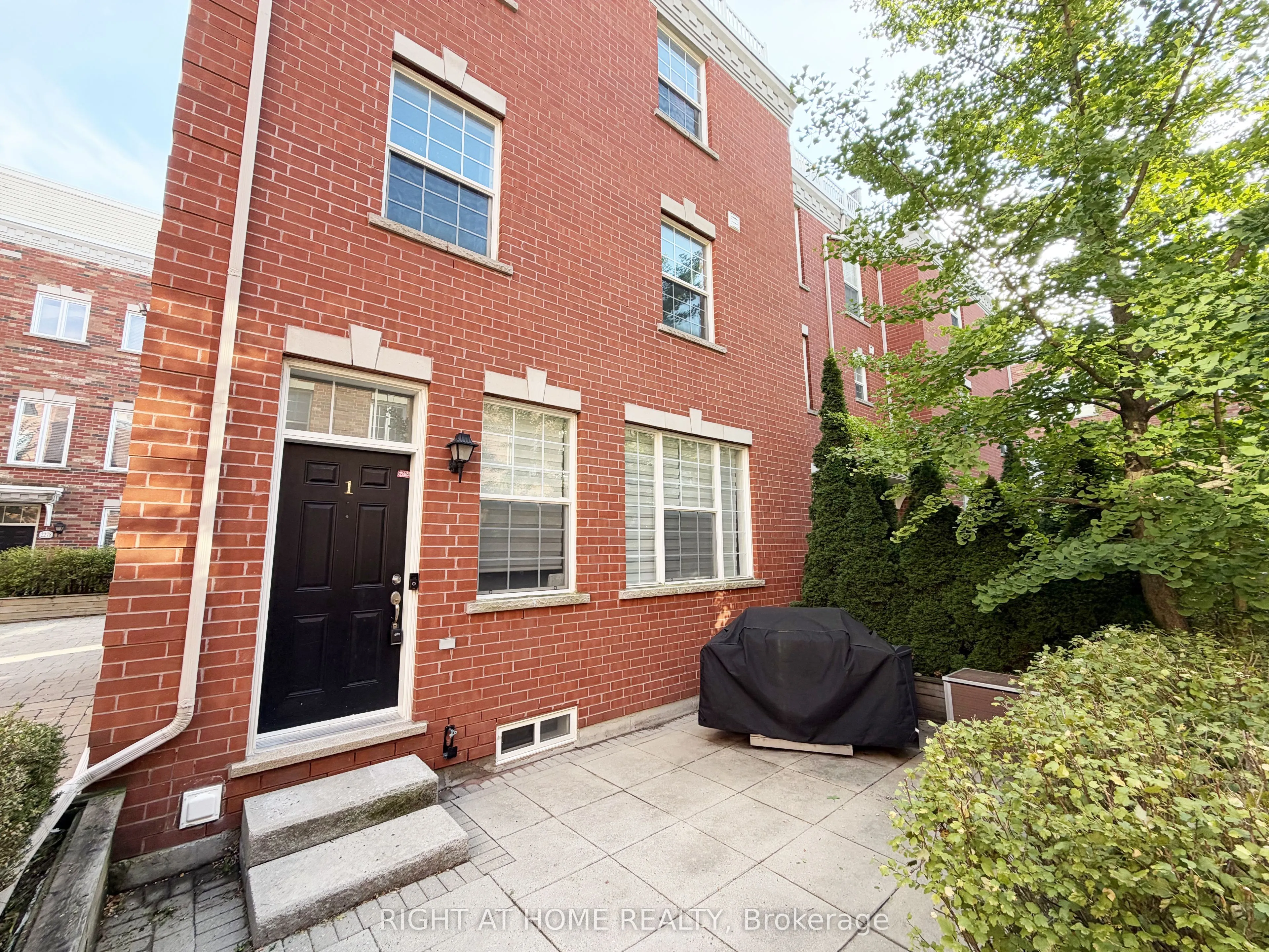 1 Fairhead Mews