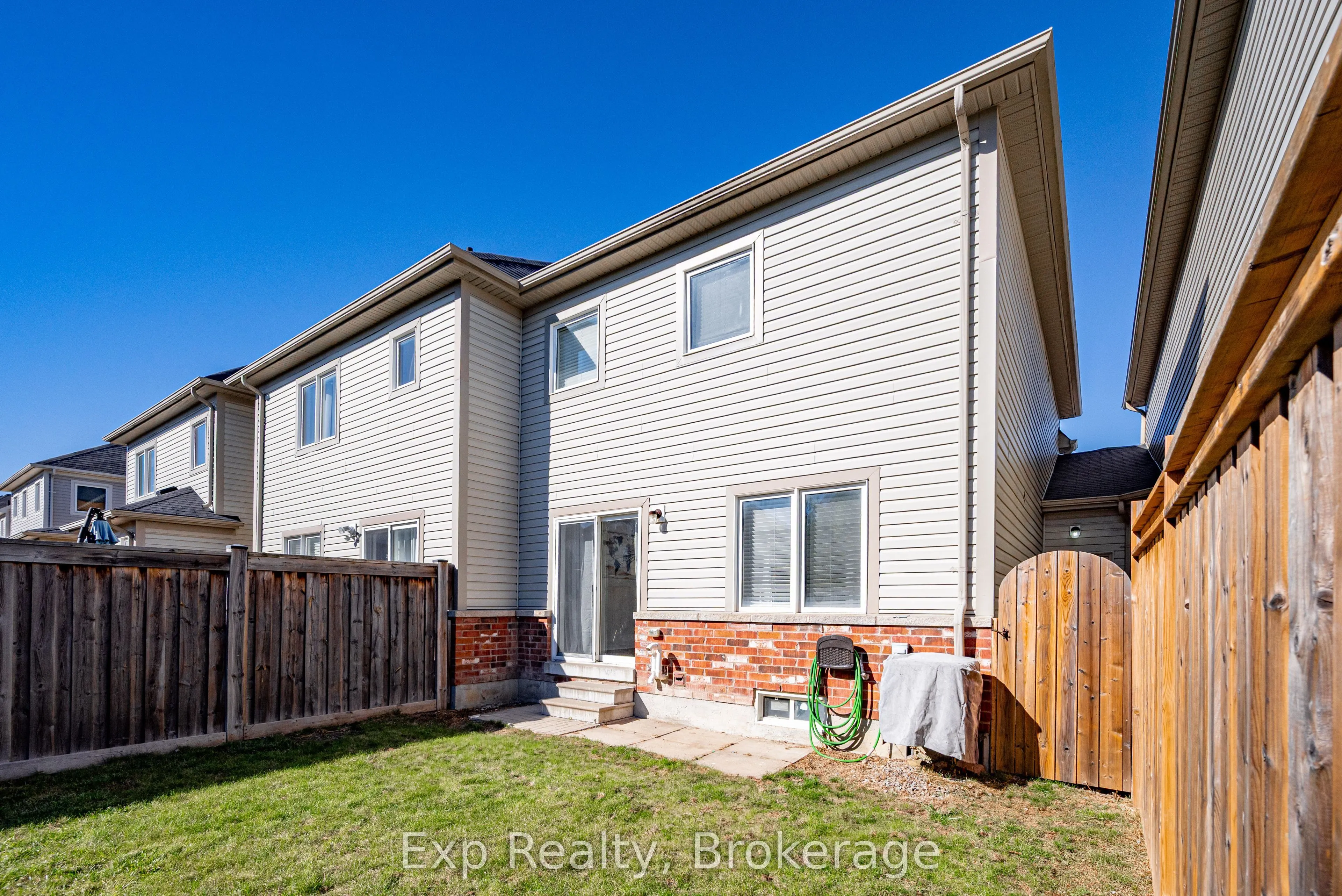 112 Richard Davies Crescent