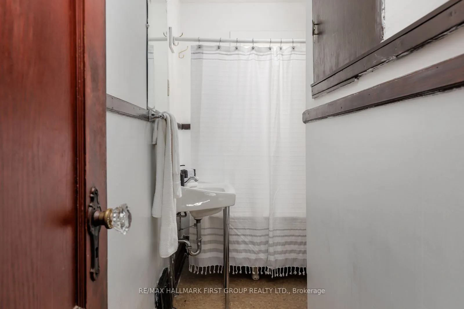350 Oshawa Boulevard S