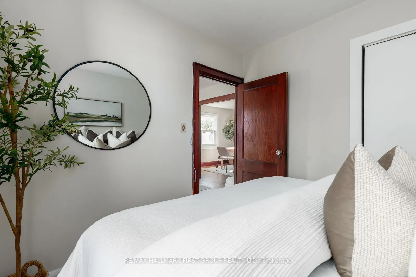350 Oshawa Boulevard S