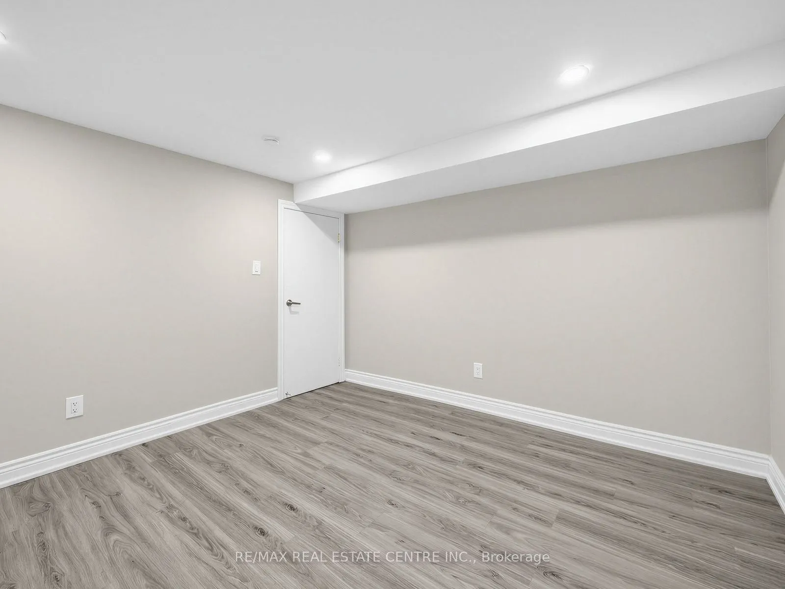 14 Flora Drive W
