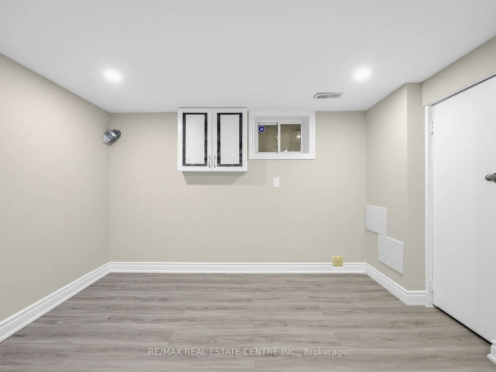 14 Flora Drive W