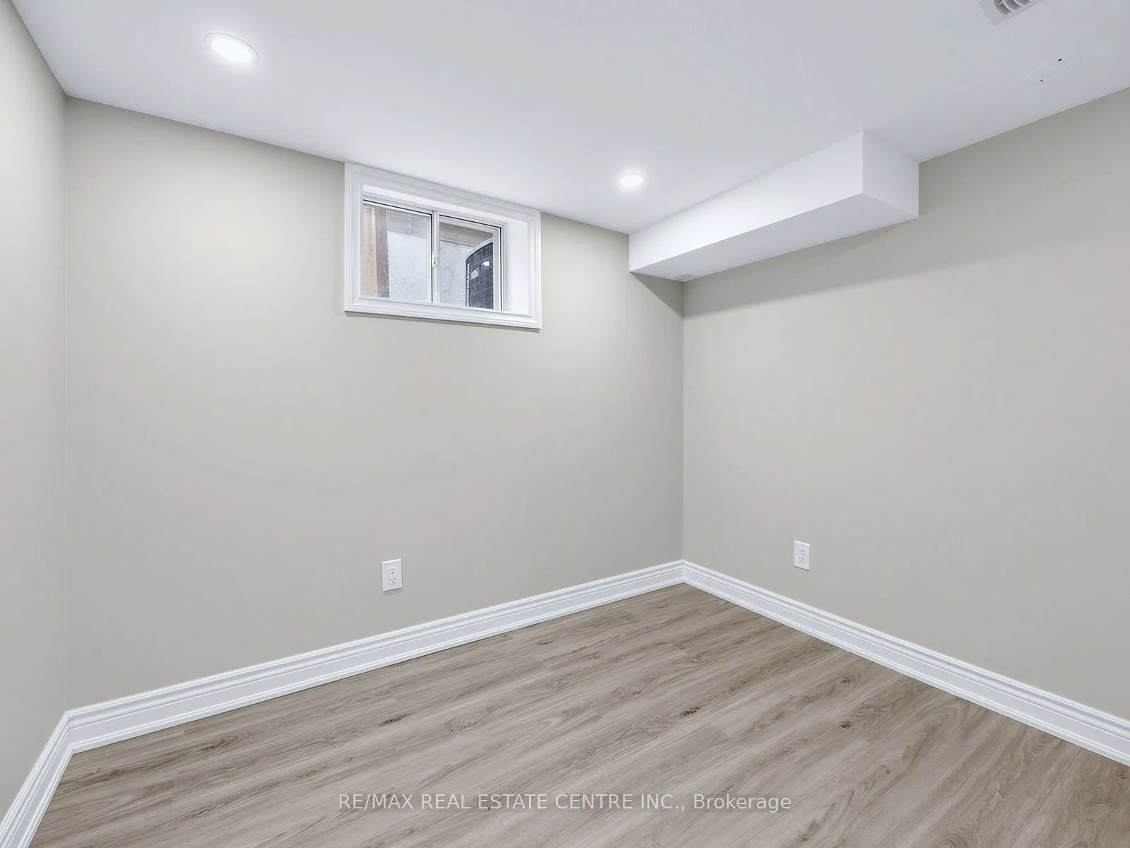 14 Flora Drive W