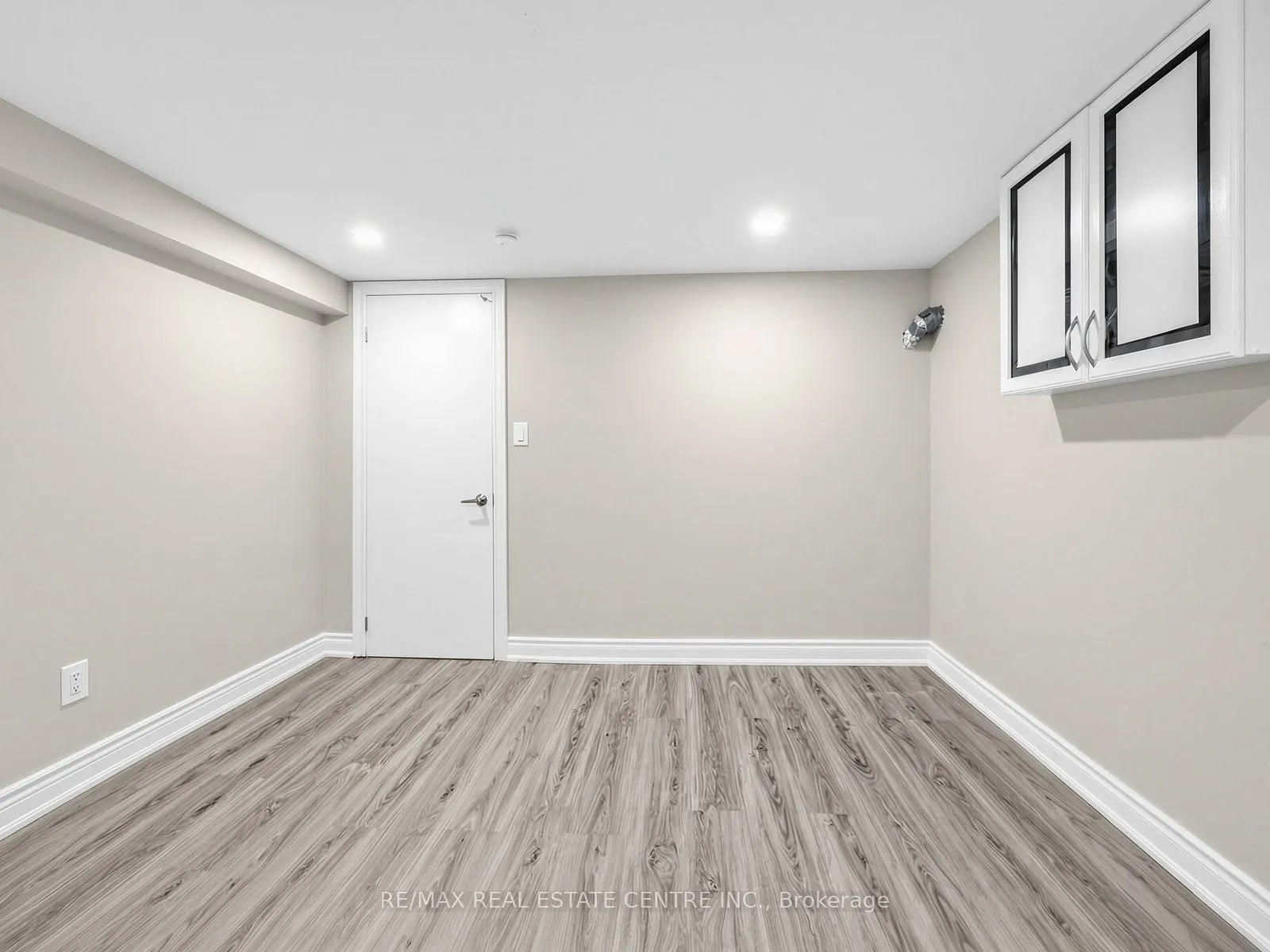 14 Flora Drive W