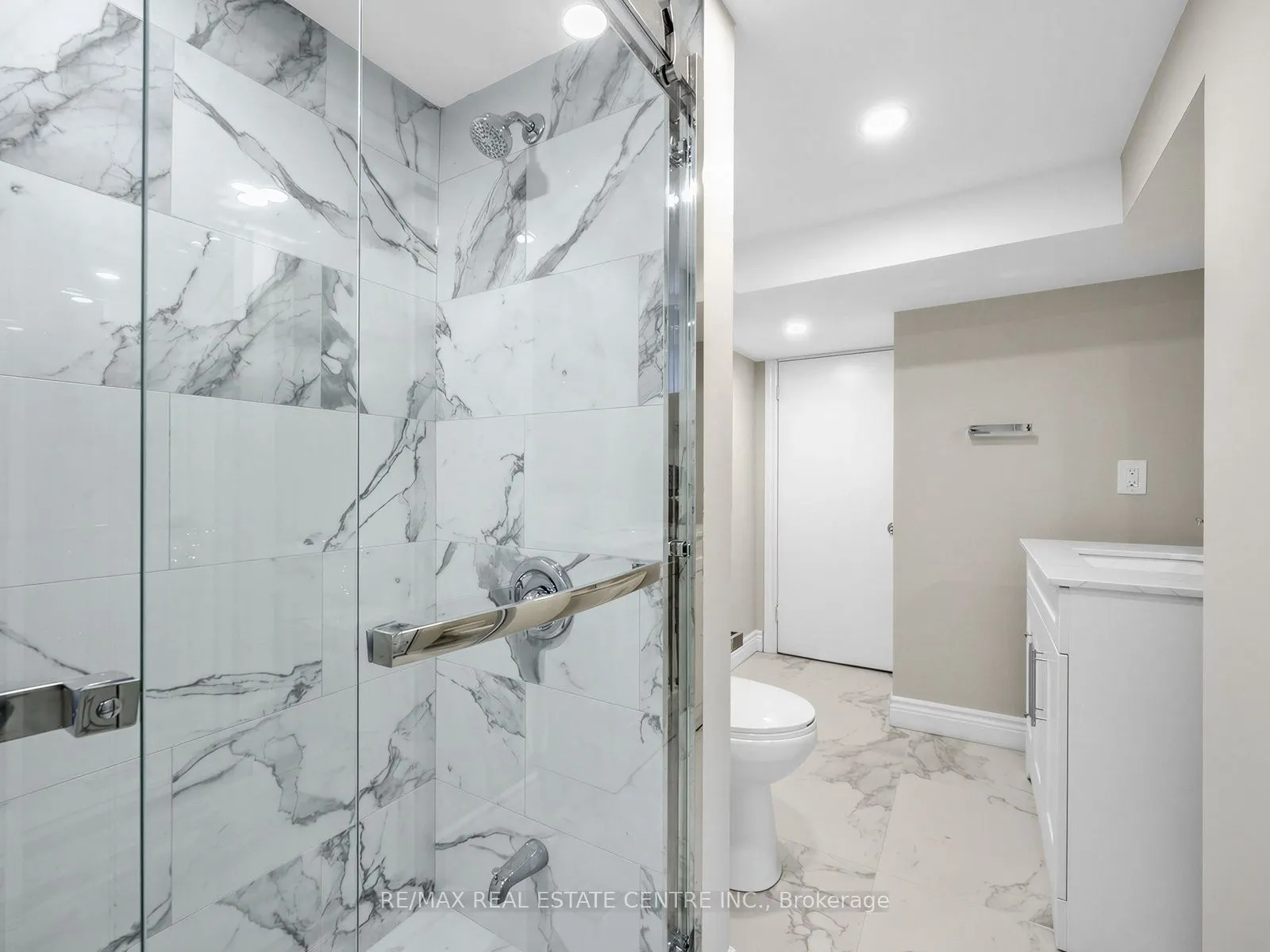 14 Flora Drive W