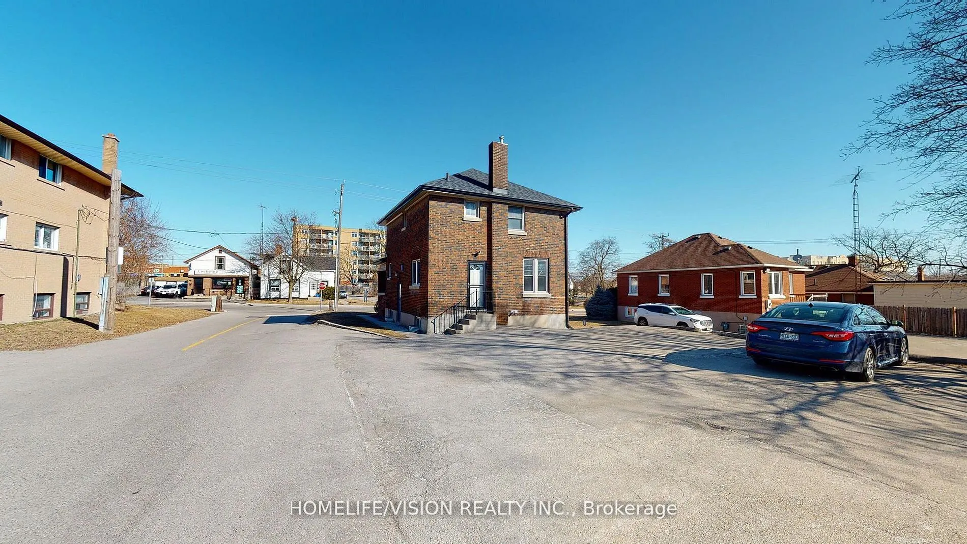123 Mary Street E