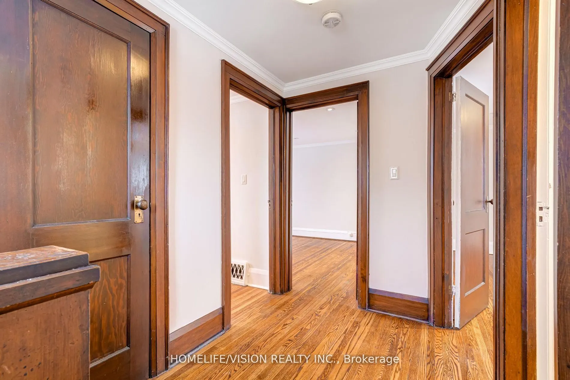 123 Mary Street E