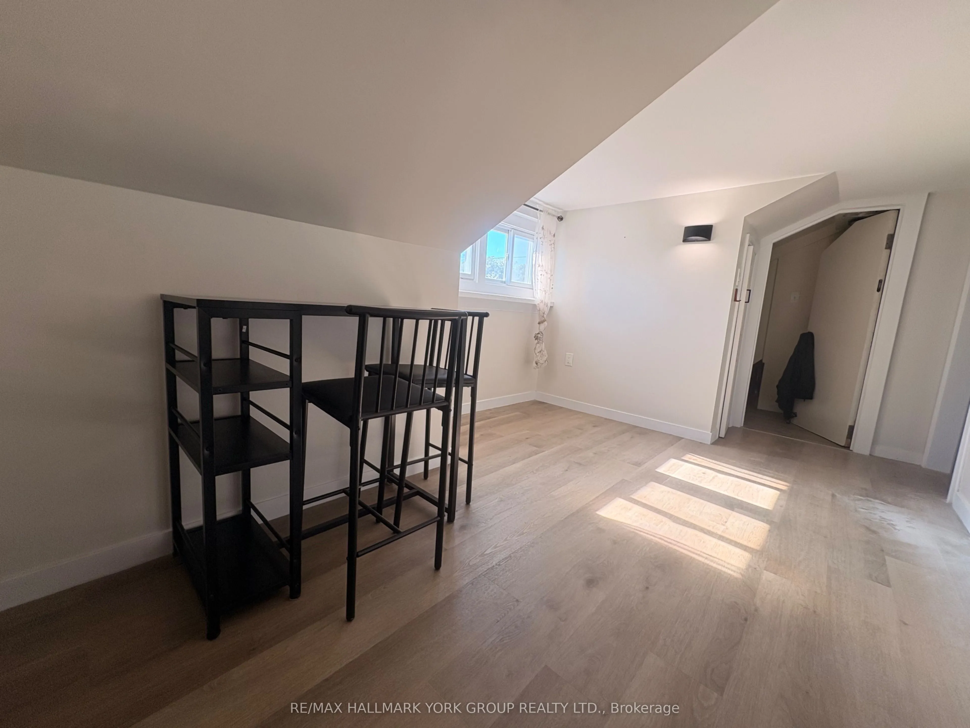 137 Rosehill Boulevard #Upper