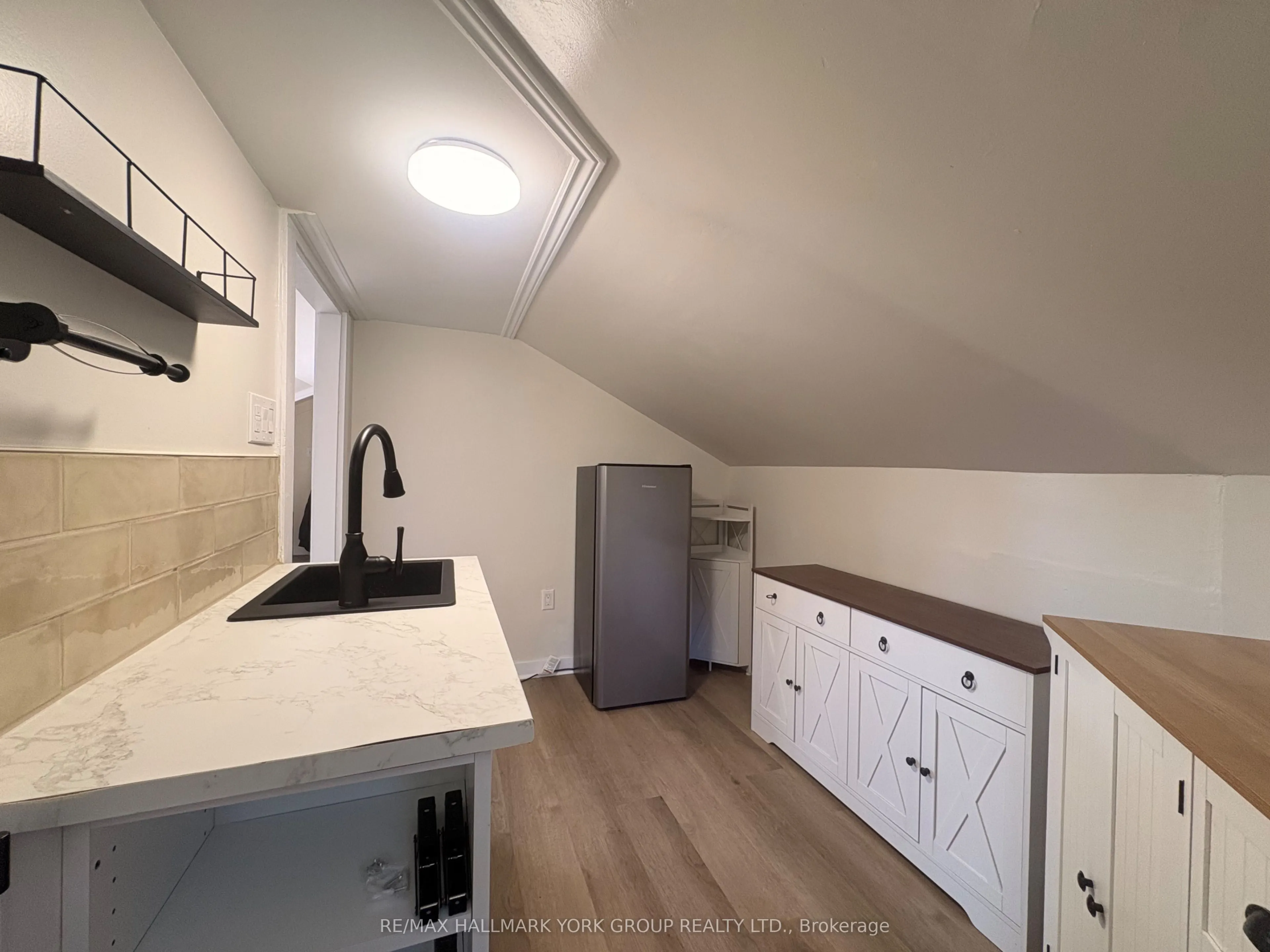 137 Rosehill Boulevard #Upper