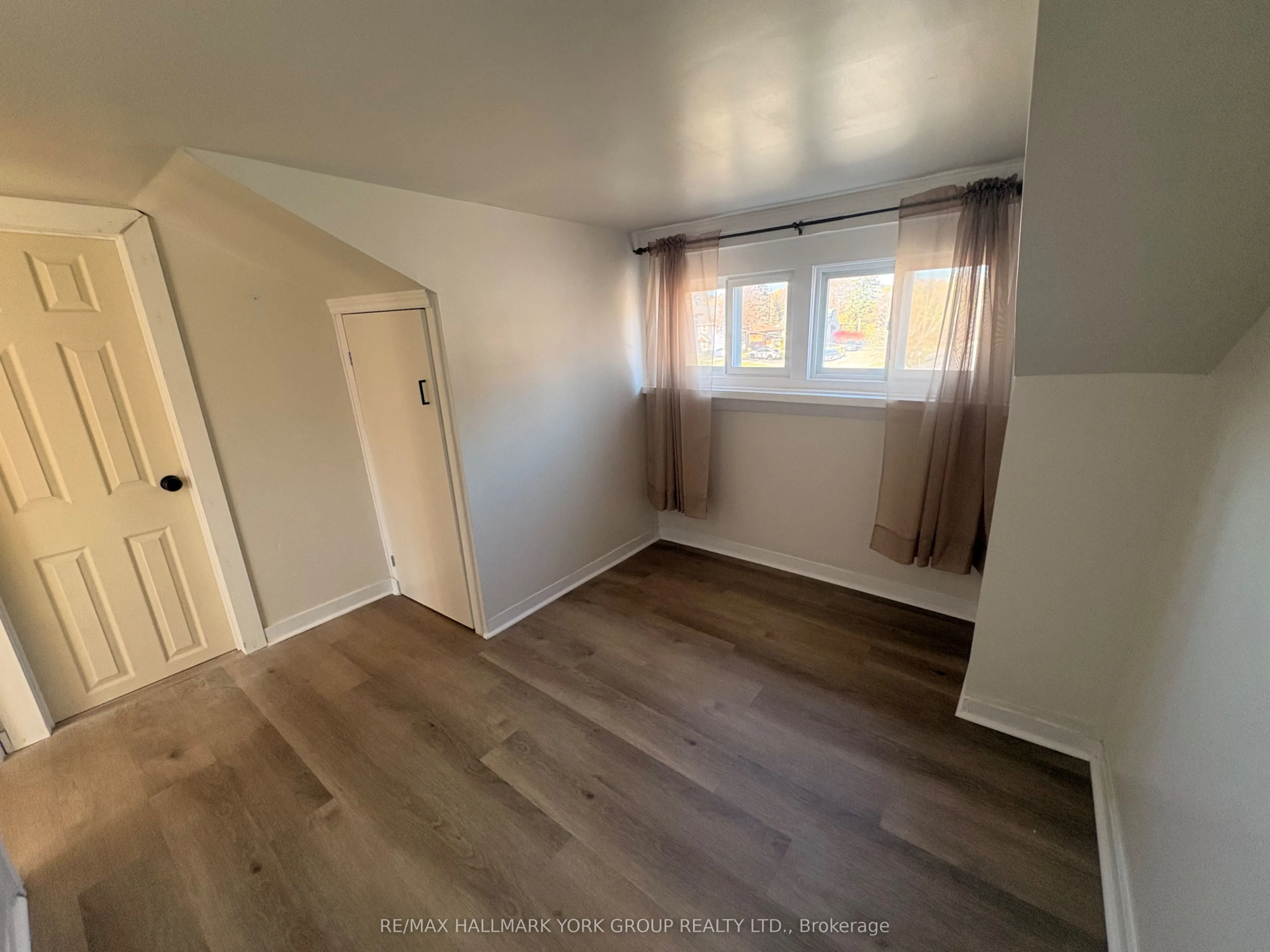 137 Rosehill Boulevard #Upper