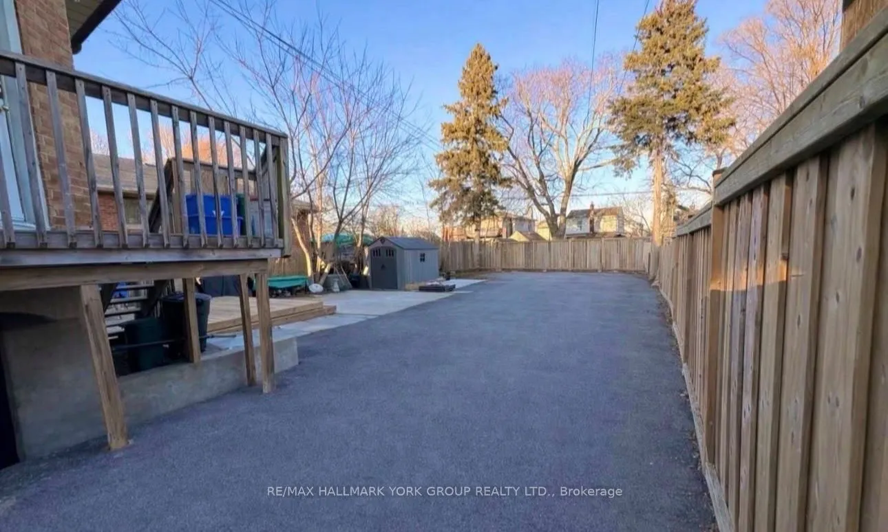 137 Rosehill Boulevard #Upper