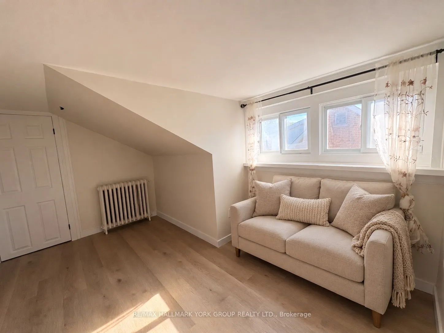 137 Rosehill Boulevard #Upper