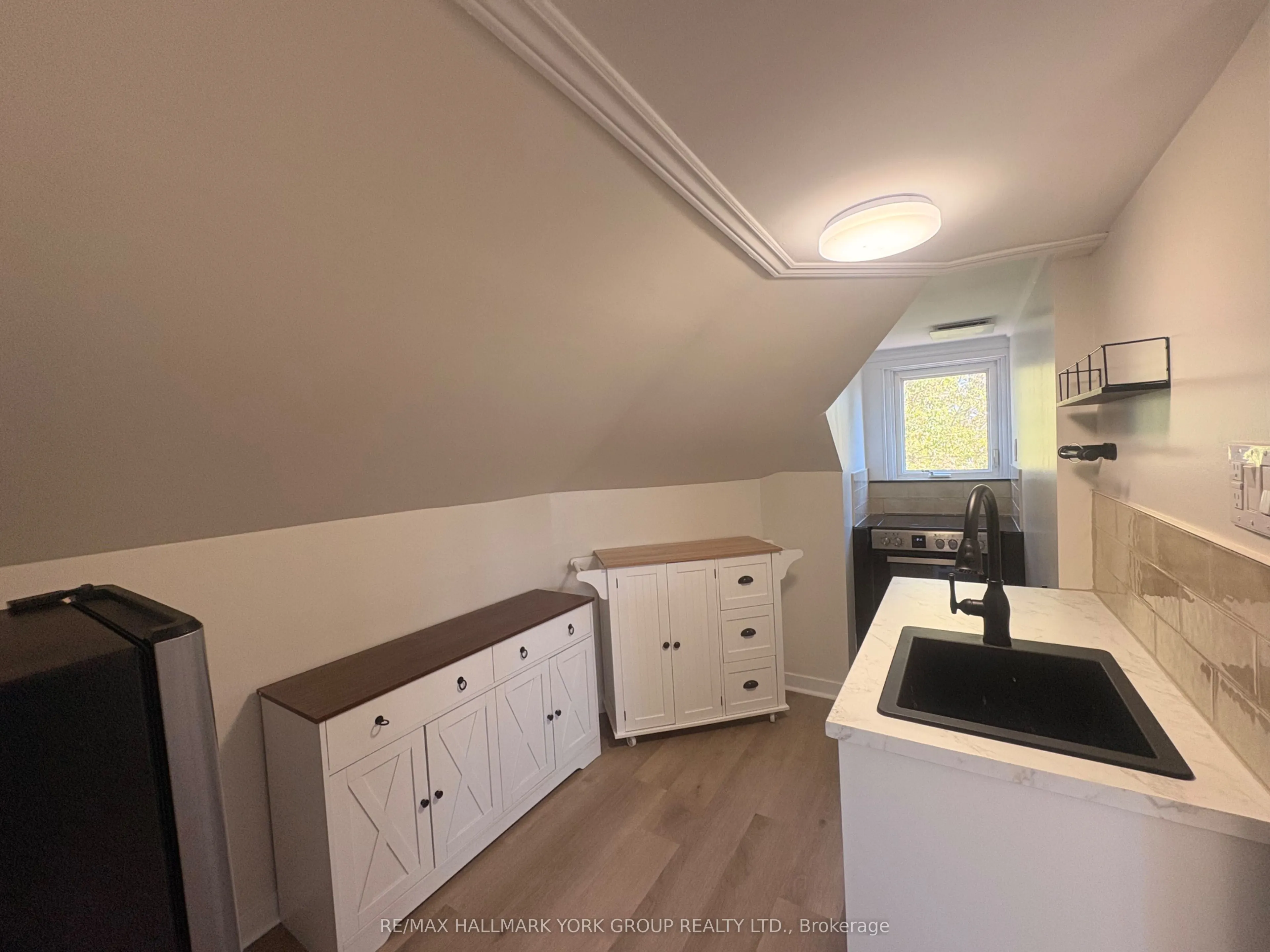 137 Rosehill Boulevard #Upper