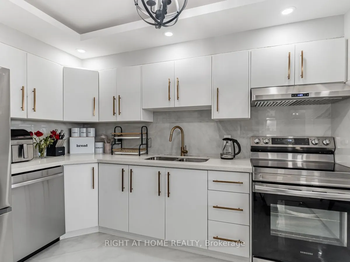 2550 Pharmacy Avenue #1206