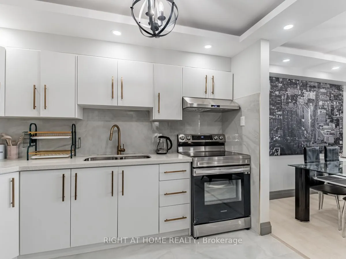 2550 Pharmacy Avenue #1206