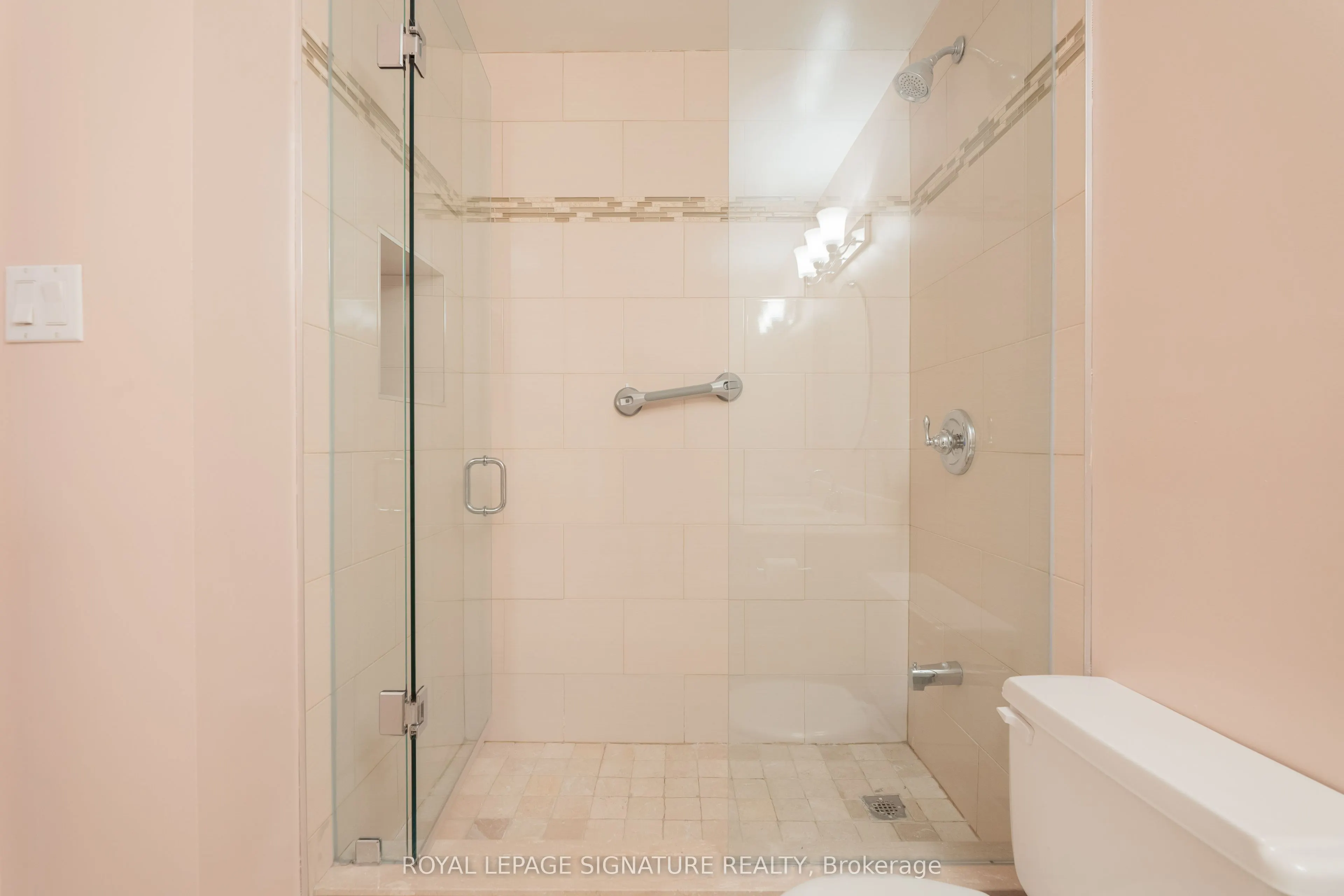 1071 Woodbine Avenue #211