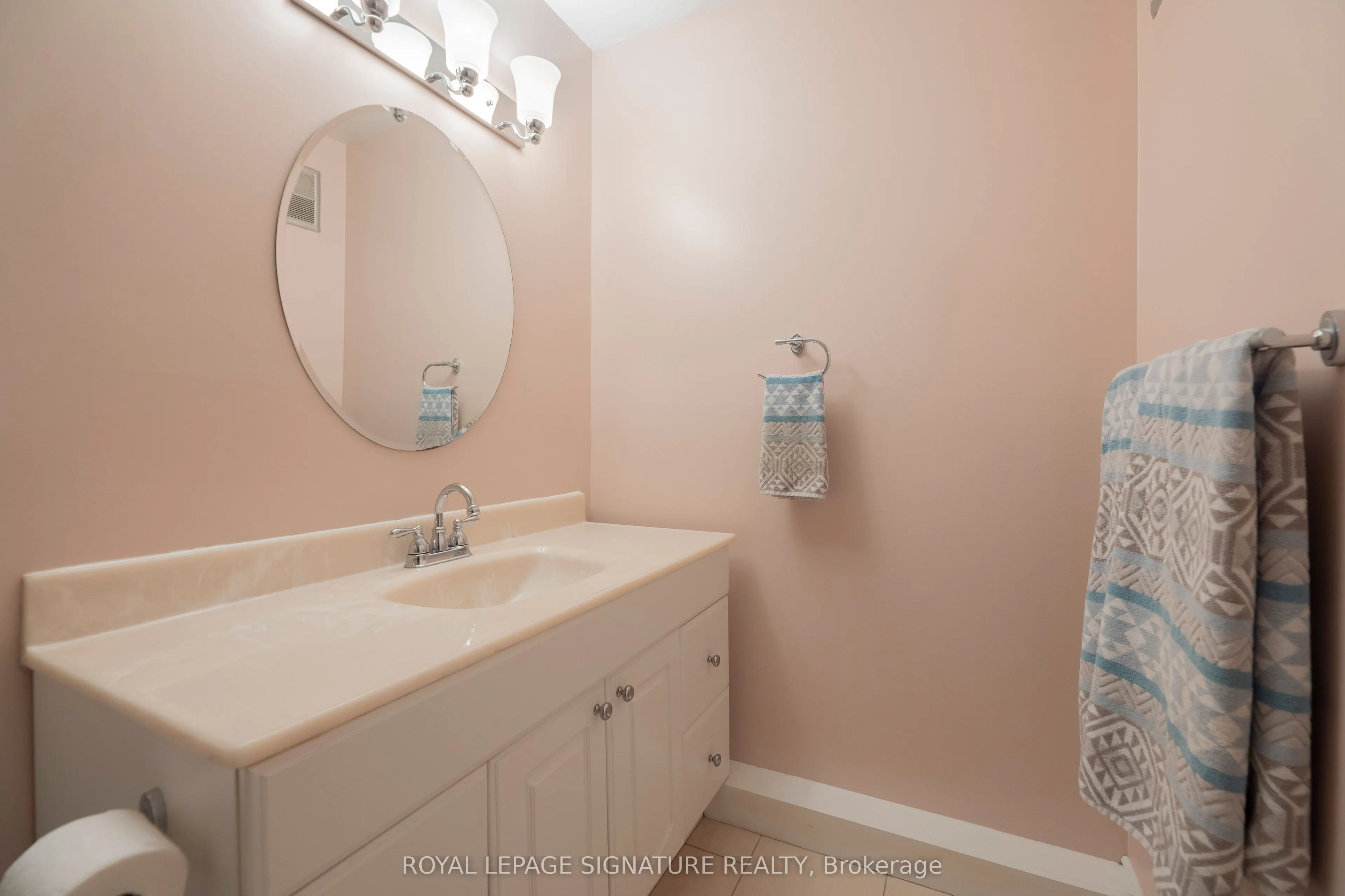 1071 Woodbine Avenue #211