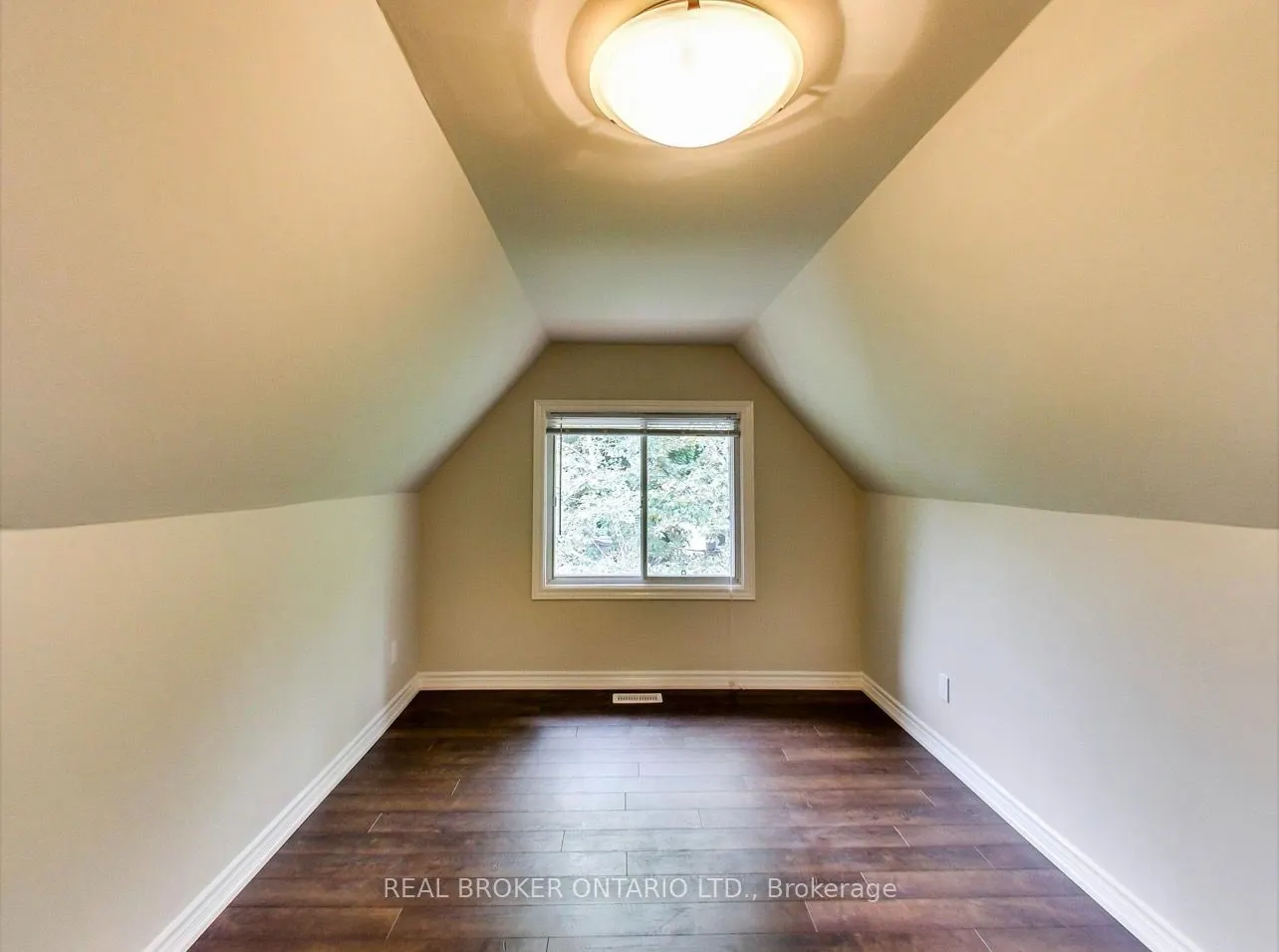 68 Redwood Avenue #Upper
