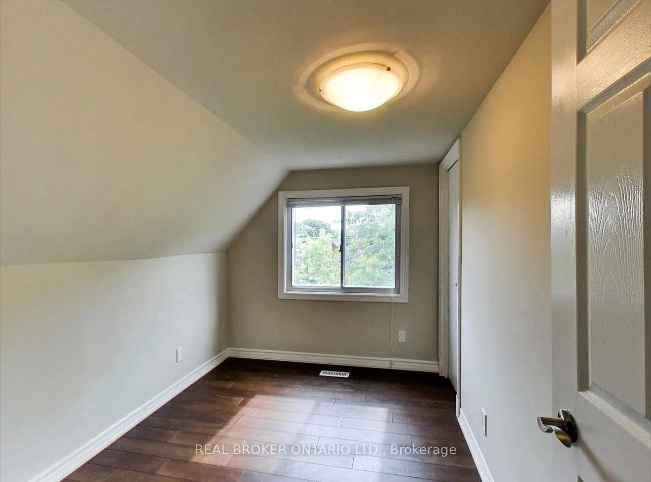68 Redwood Avenue #Upper