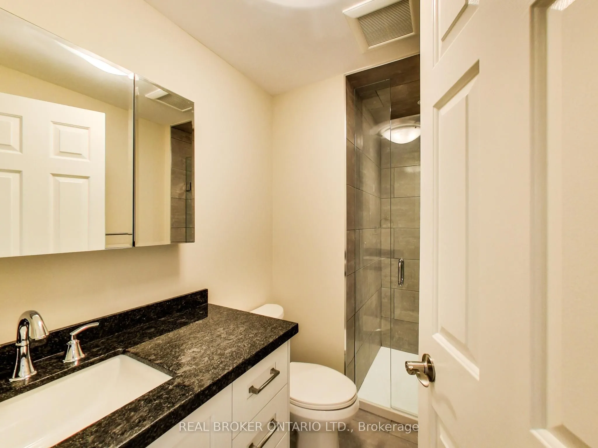 68 Redwood Avenue #Upper