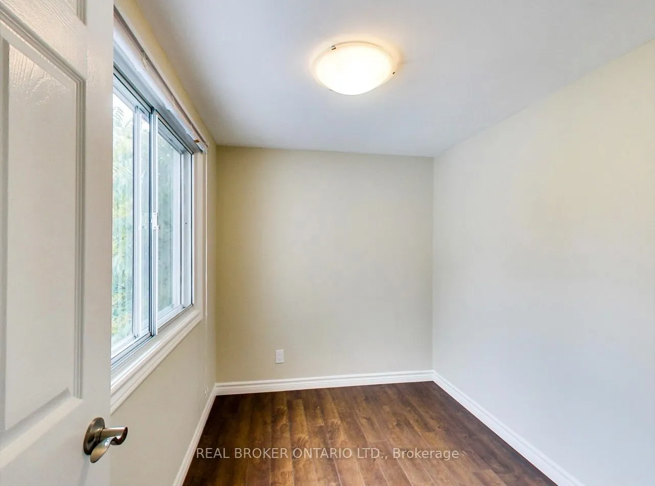 68 Redwood Avenue #Upper