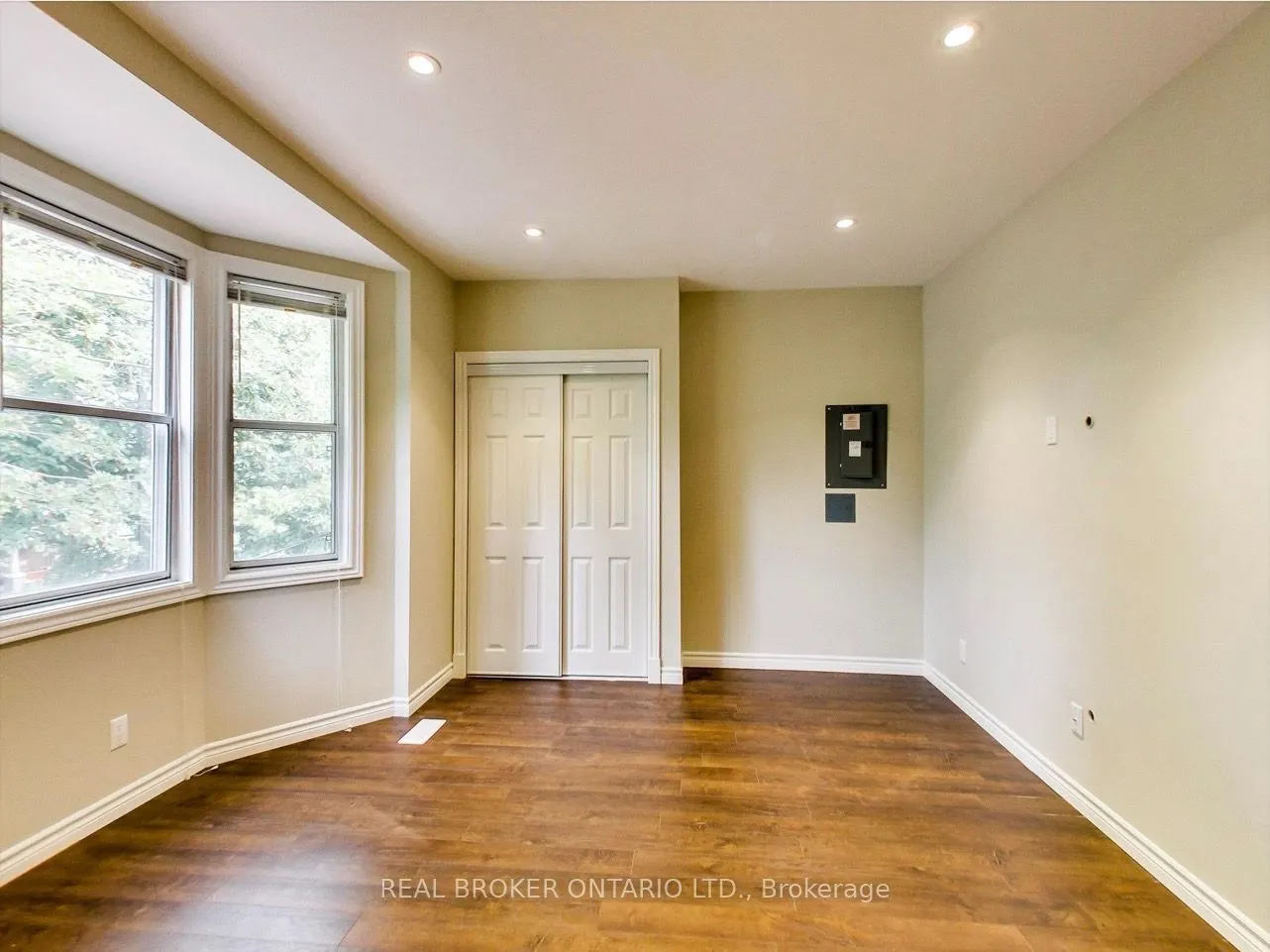 68 Redwood Avenue #Upper