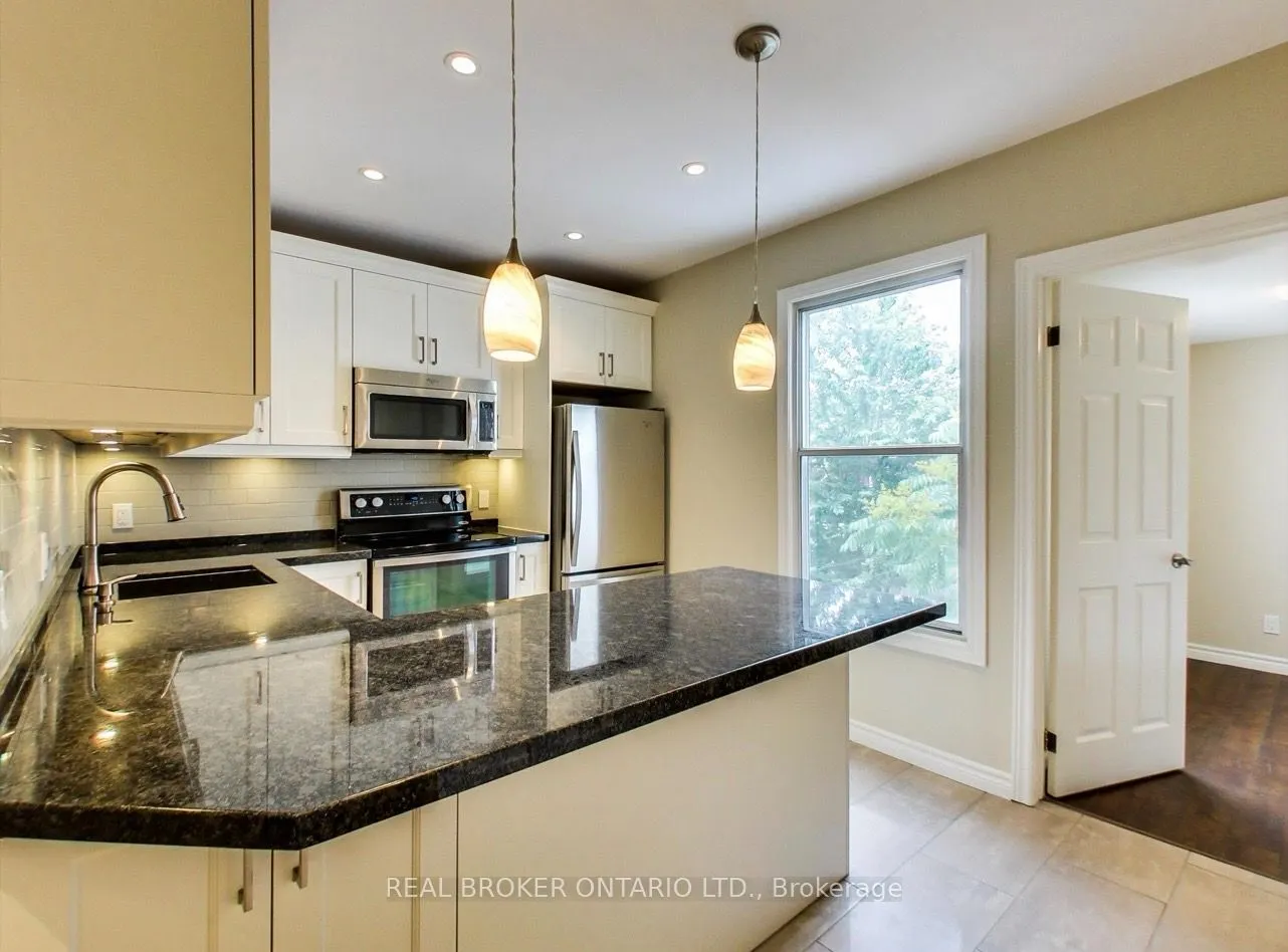 68 Redwood Avenue #Upper