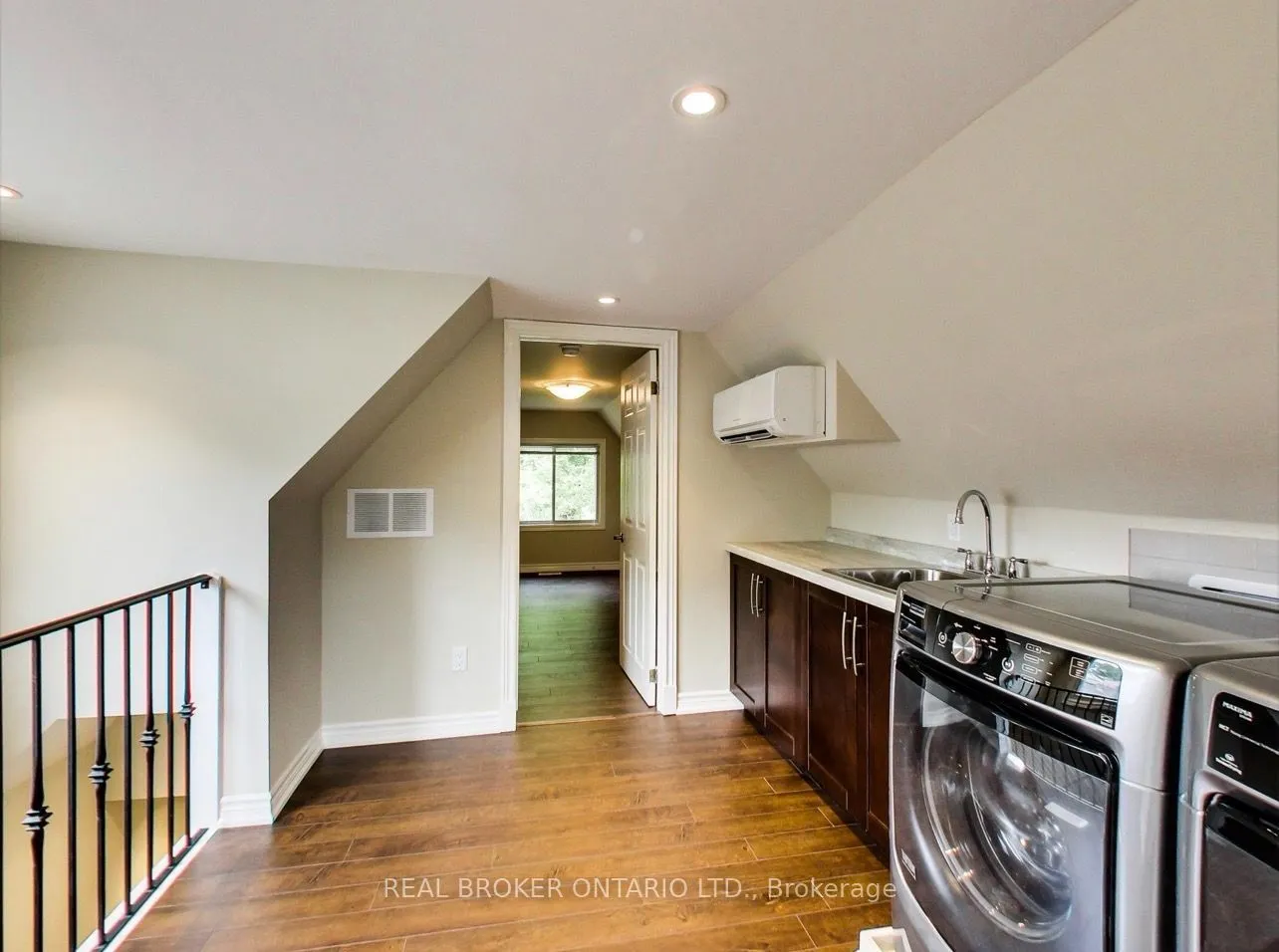 68 Redwood Avenue #Upper