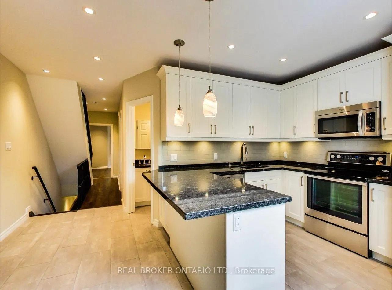 68 Redwood Avenue #Upper