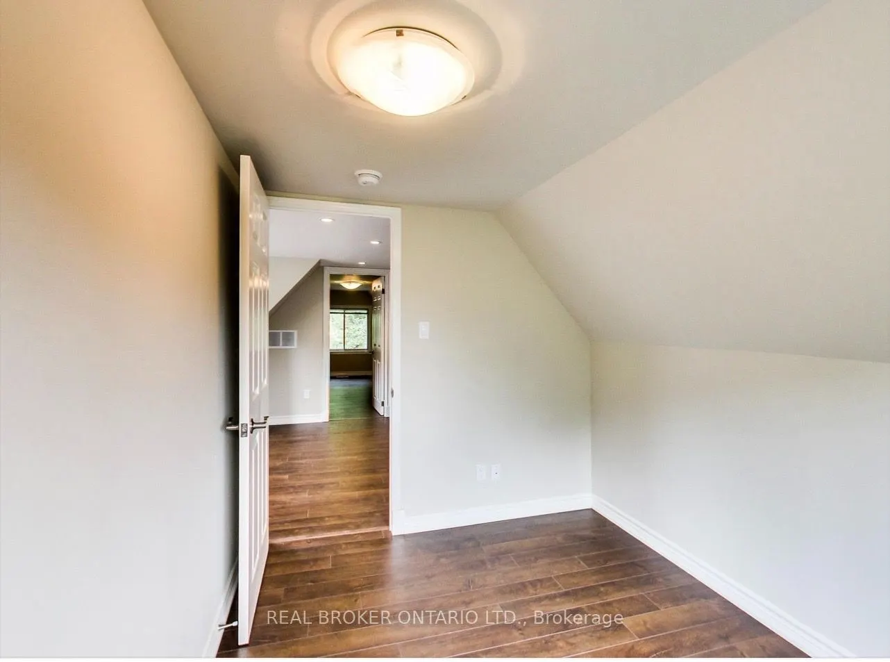 68 Redwood Avenue #Upper